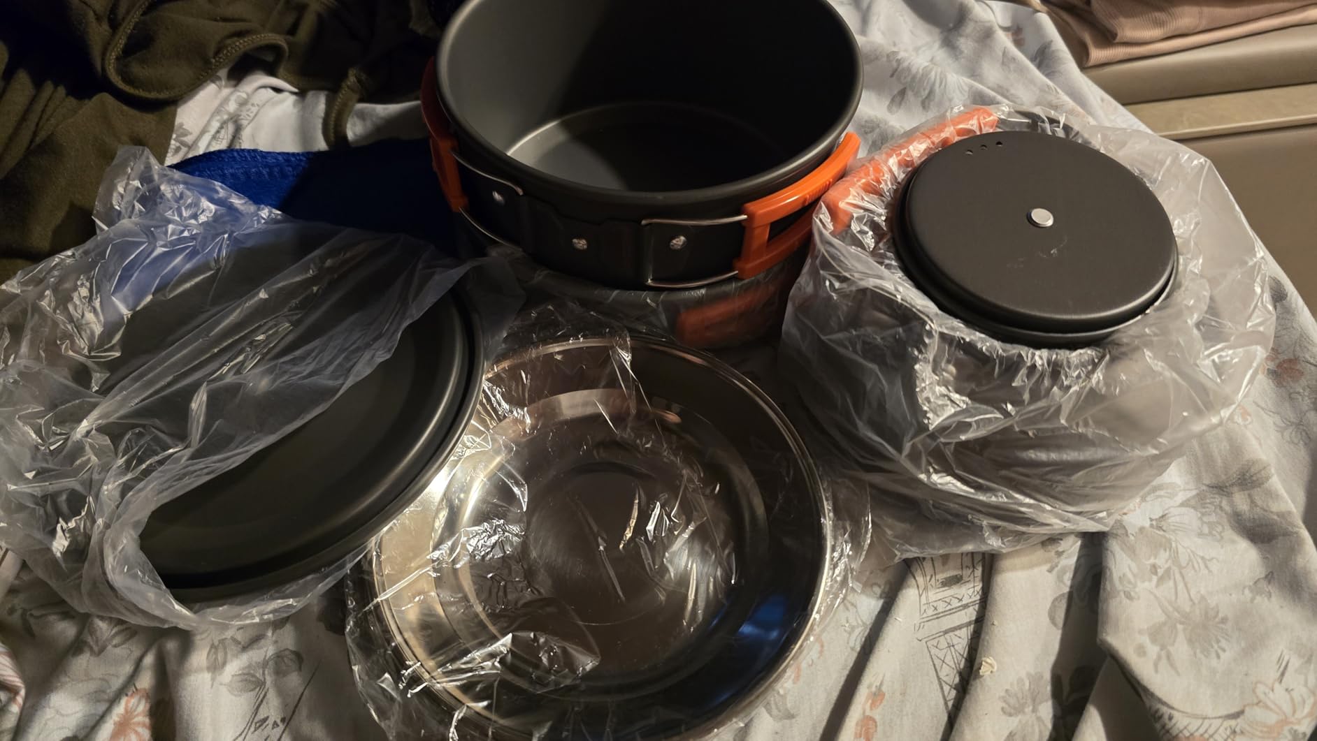 17pcs Camping Cookware Kit, 0.45Gal Pot, 7inches Pan,0.30Gal Kettle Set with 2 Set Stainless Steel Cups Plates Forks Knives Spoons for Hiking customer photo 1