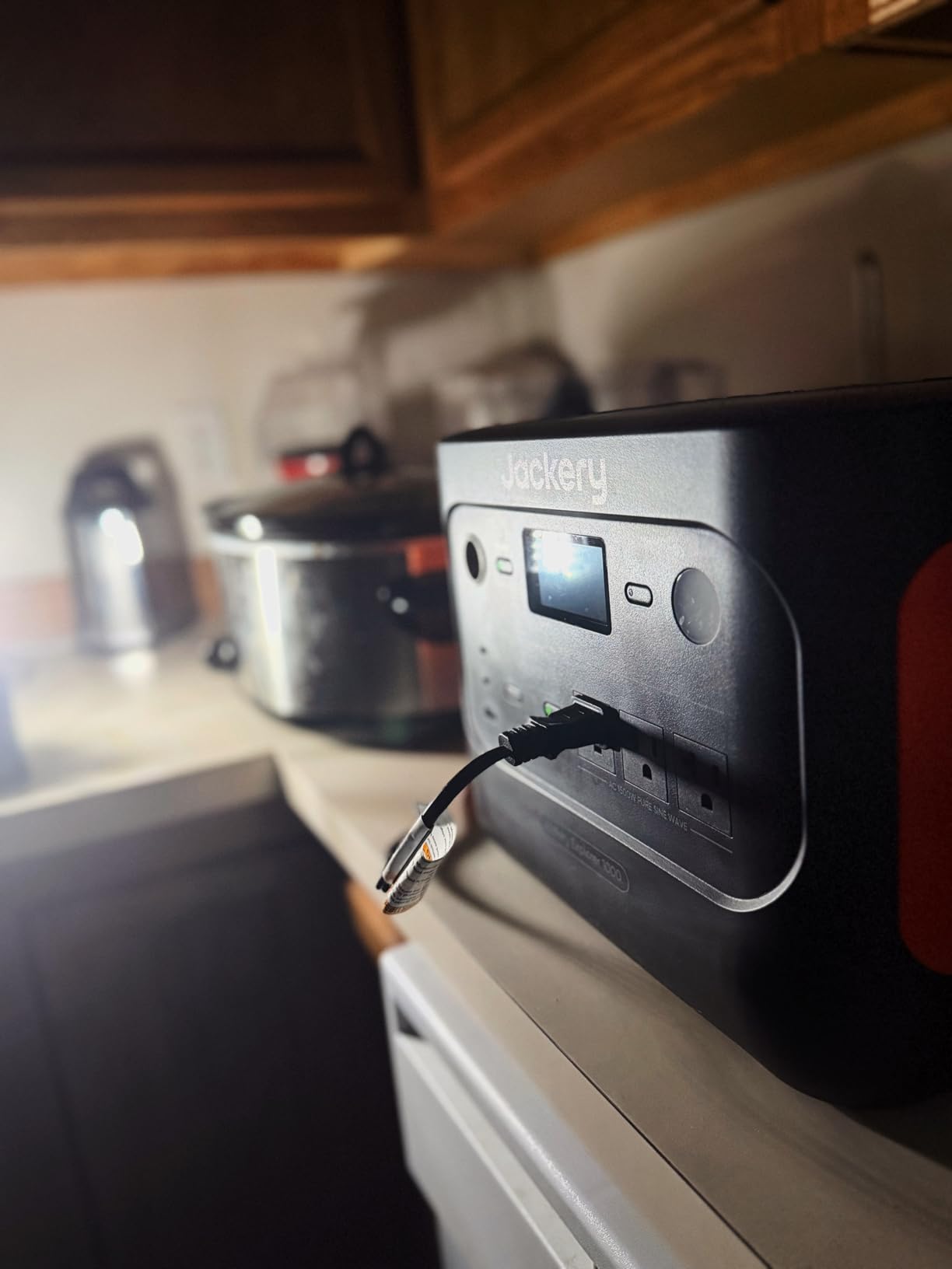 Jackery Solar Generator 1000 v2 with 200W Solar Panel,1070Wh Portable Power Station LiFePO4 Battery,1500W AC/100W USB-C Output, 1Hr Fast Charge for Outdoor,Off-Grid Living,RV,Emergency customer photo 1