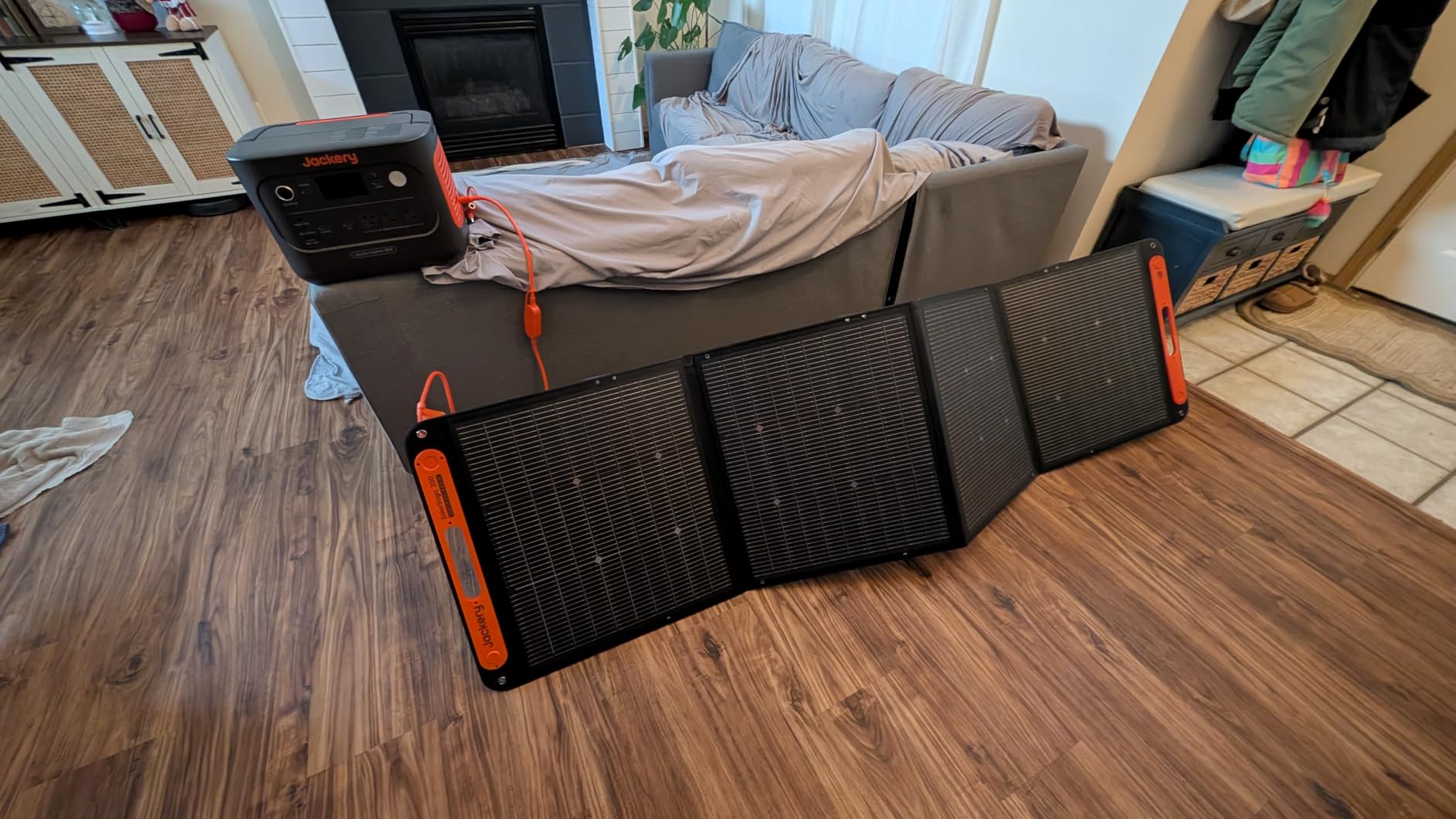 Jackery Solar Generator 1000 v2 with 200W Solar Panel,1070Wh Portable Power Station LiFePO4 Battery,1500W AC/100W USB-C Output, 1Hr Fast Charge for Outdoor,Off-Grid Living,RV,Emergency customer photo 2