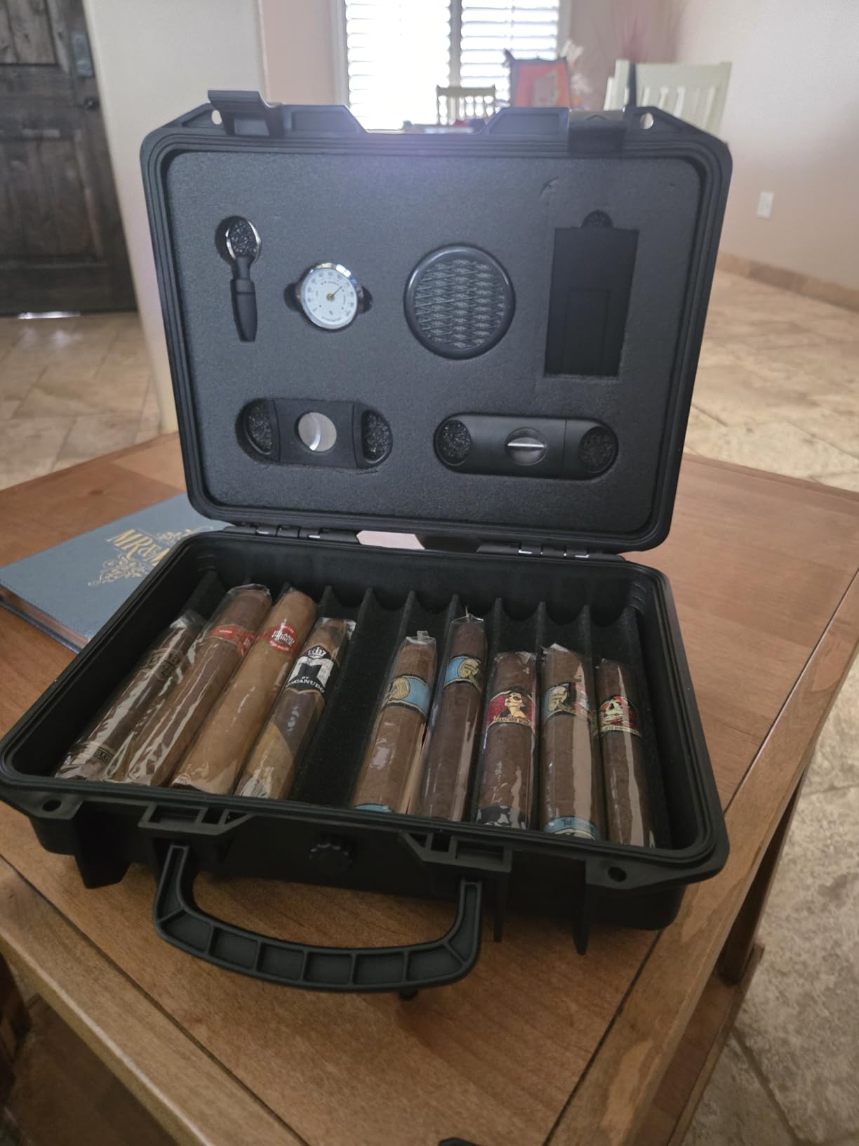 Cigar Humidor Case | Lockable, Waterproof, Crushproof, Airtight | Holds 20 Cigars | Durable, Portable Travel Cigar Humidor Kit for Aficionados customer photo 1