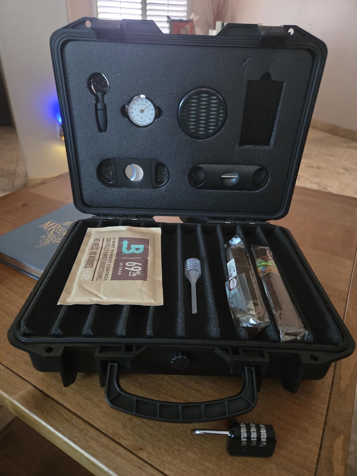 Cigar Humidor Case | Lockable, Waterproof, Crushproof, Airtight | Holds 20 Cigars | Durable, Portable Travel Cigar Humidor Kit for Aficionados customer photo 2