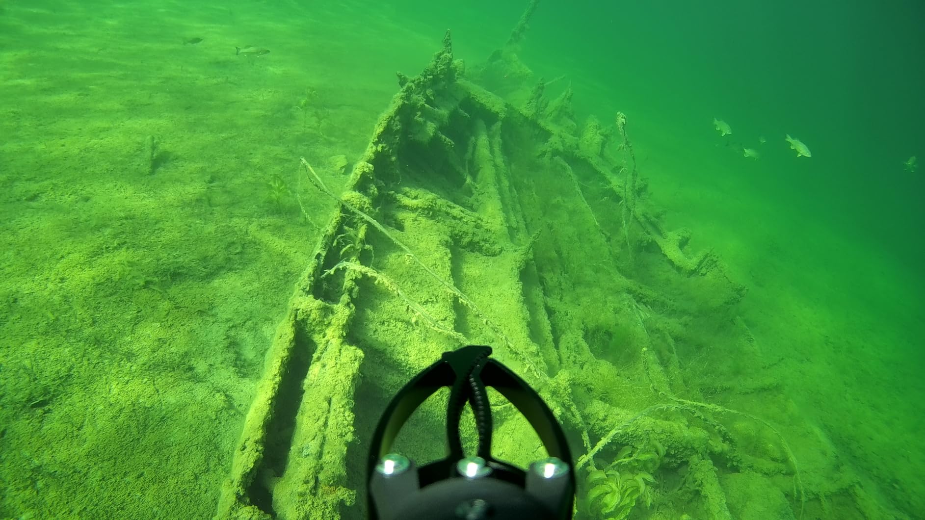 Underwater Drone, Mini S submarine drone with 4K+EIS Image Stabilization Camera for Real-Time Viewing Depth & Temperature Data, Direct-Connect Remote Controller, Dive to 330ft Underwater, Portable ROV customer photo 1