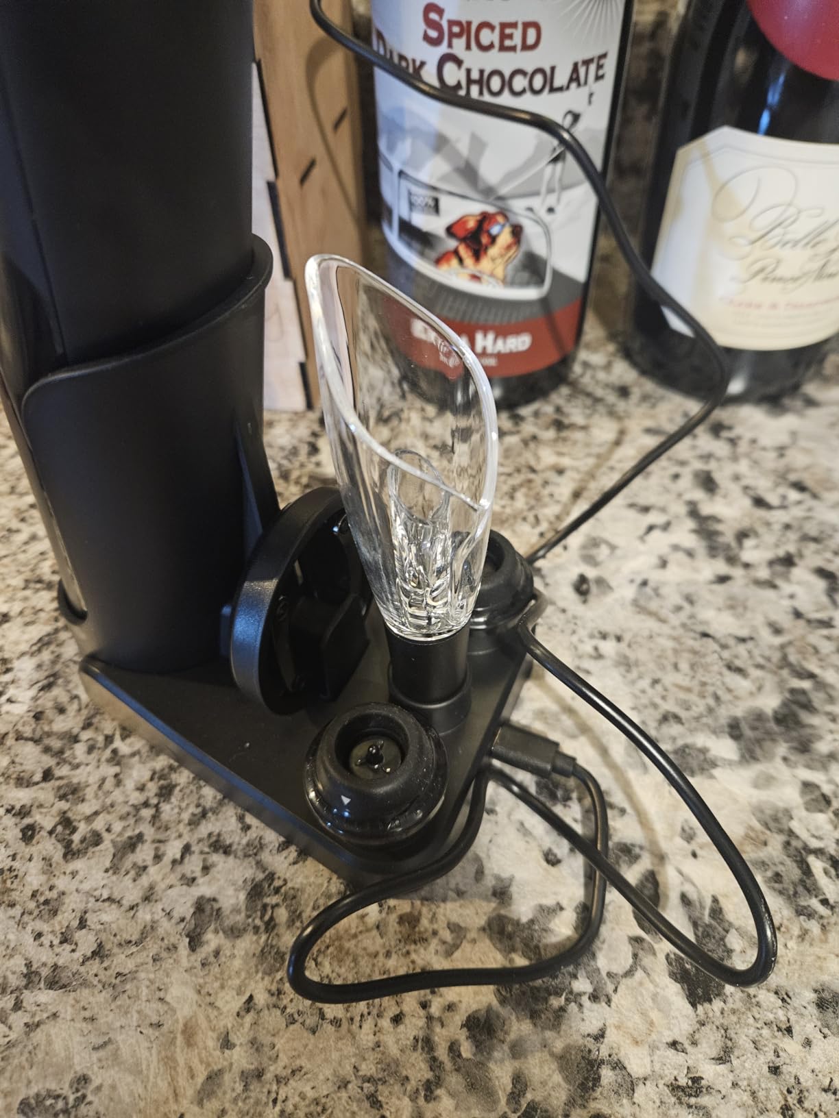 CIRCLE JOY Rechargeable Wine Opener Electric Wine Bottle Opener 7-in-1 Wine Gift Set with Electric Vacuum Pump, Charging Station, Foil Cutter, Wine Aerator Pourer and 2 Wine Stoppers customer photo 2