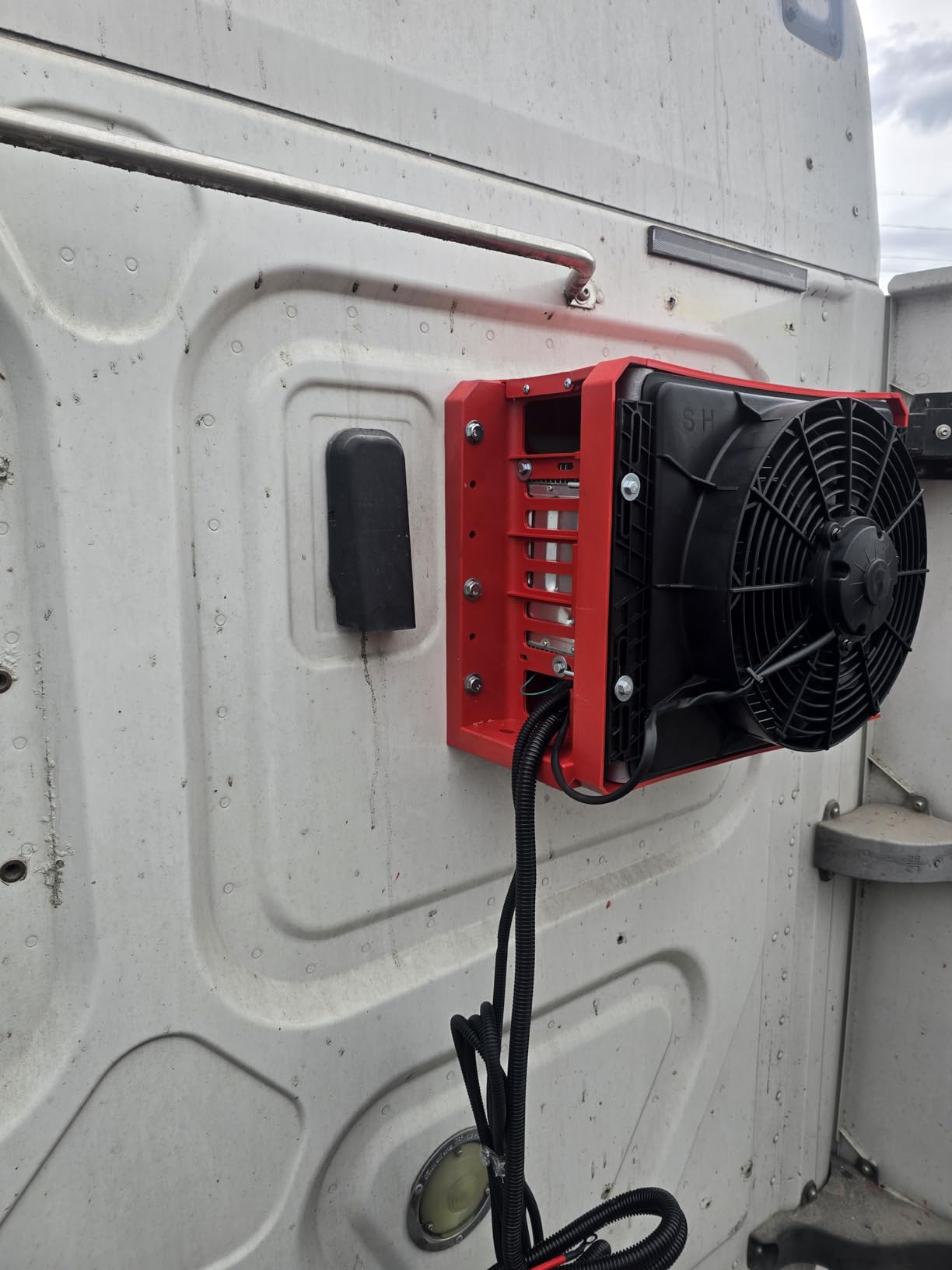 12V RV air conditioner,split type 9000btu truck air conditioner, suitable for camping vehicles, trucks, RVs, trailers, excavators, vans and other 12V DC AC customer photo 2