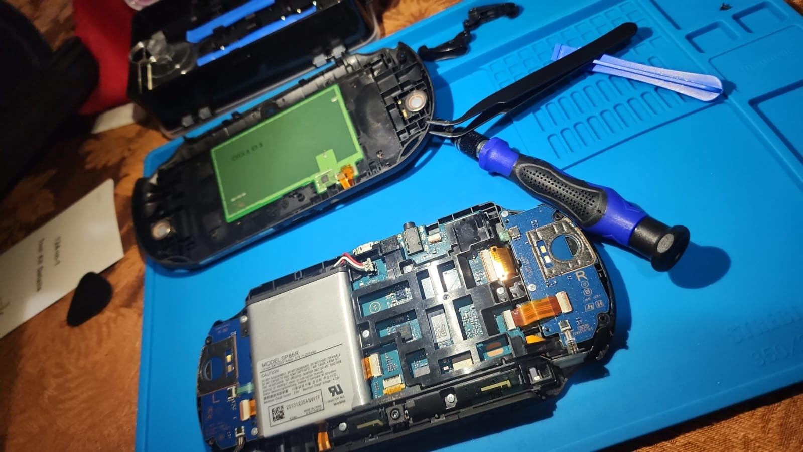 STREBITO Soldering Mat Electronics Repair Mat, Silicone Work Mat Heat Resistant 932°F, Magnetic Mat for Screws and Tools, Solder Mat Silicone Pad for Watch, Phone, Eyeglass, Knife, Size 13.8