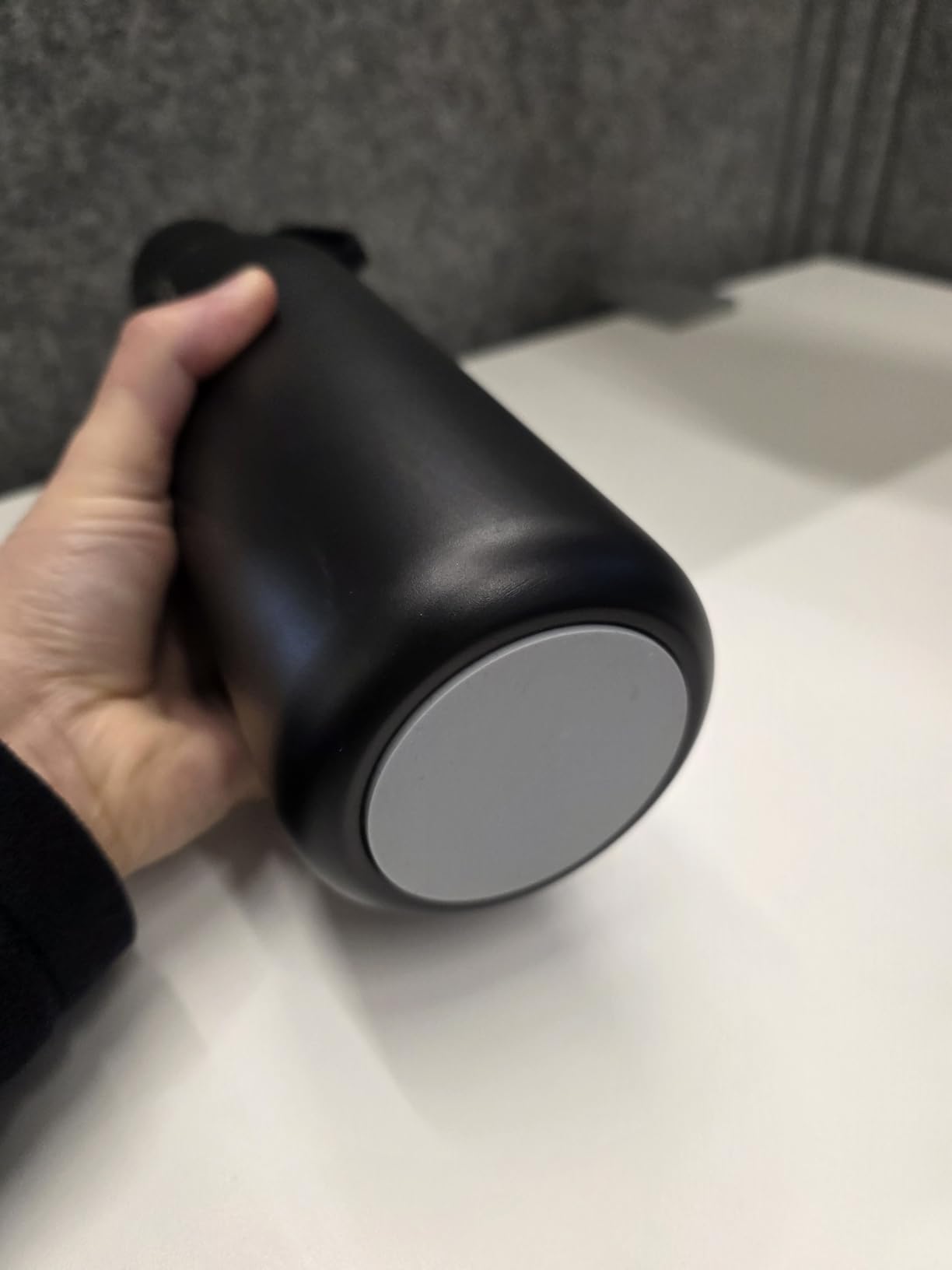 VSITOO 33oz Smart Self-Cleaning Water Bottle, Large Insulated Stainless Steel Bottle with AI Self-Clean, 30-Day Battery & Magnetic Charging for Outdoor Travel, Gym or Office, Black customer photo 2