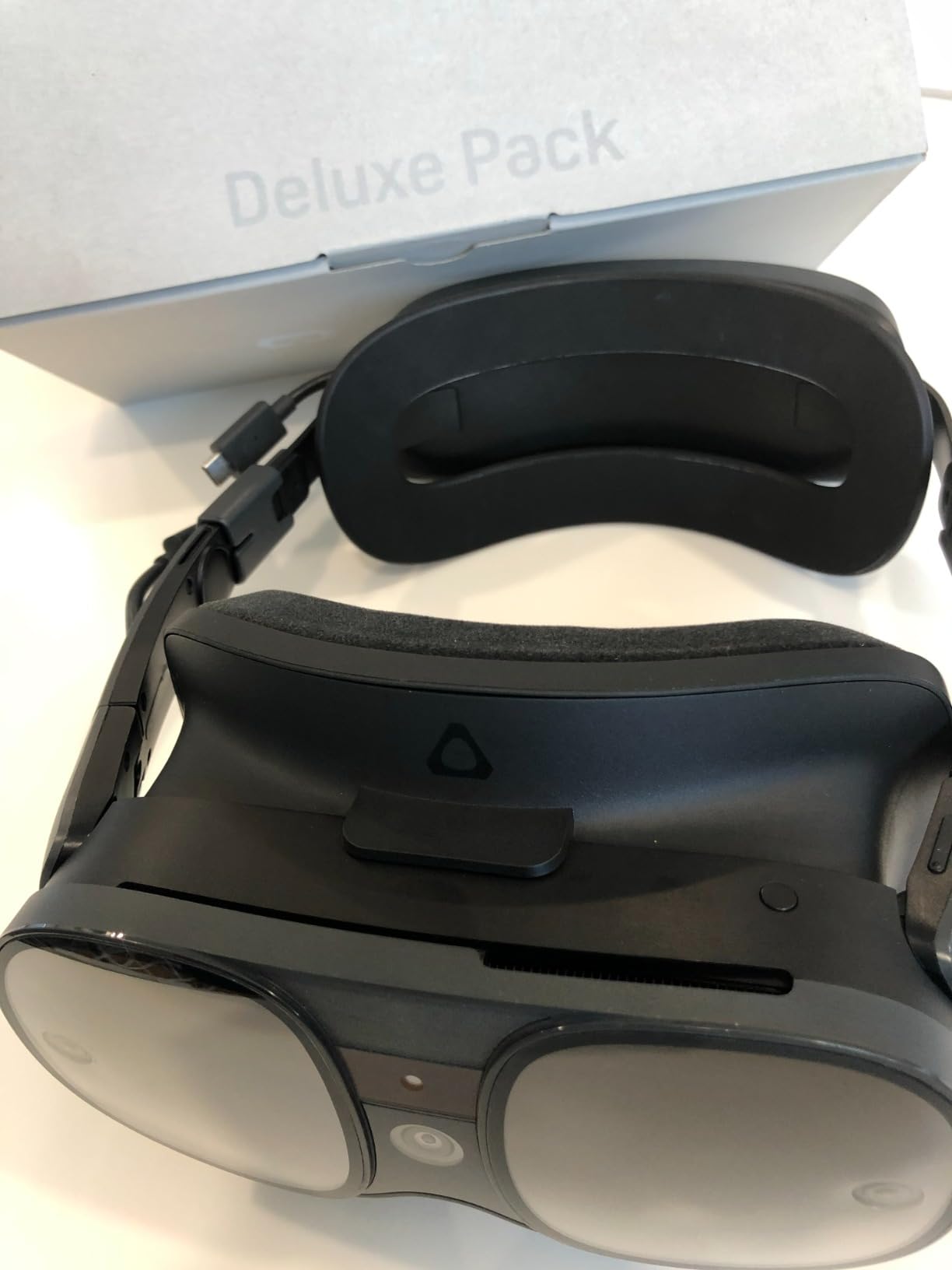 HTC Vive XR Elite with Deluxe Pack - Mixed Reality and PC VR Headset + Controllers customer photo 1