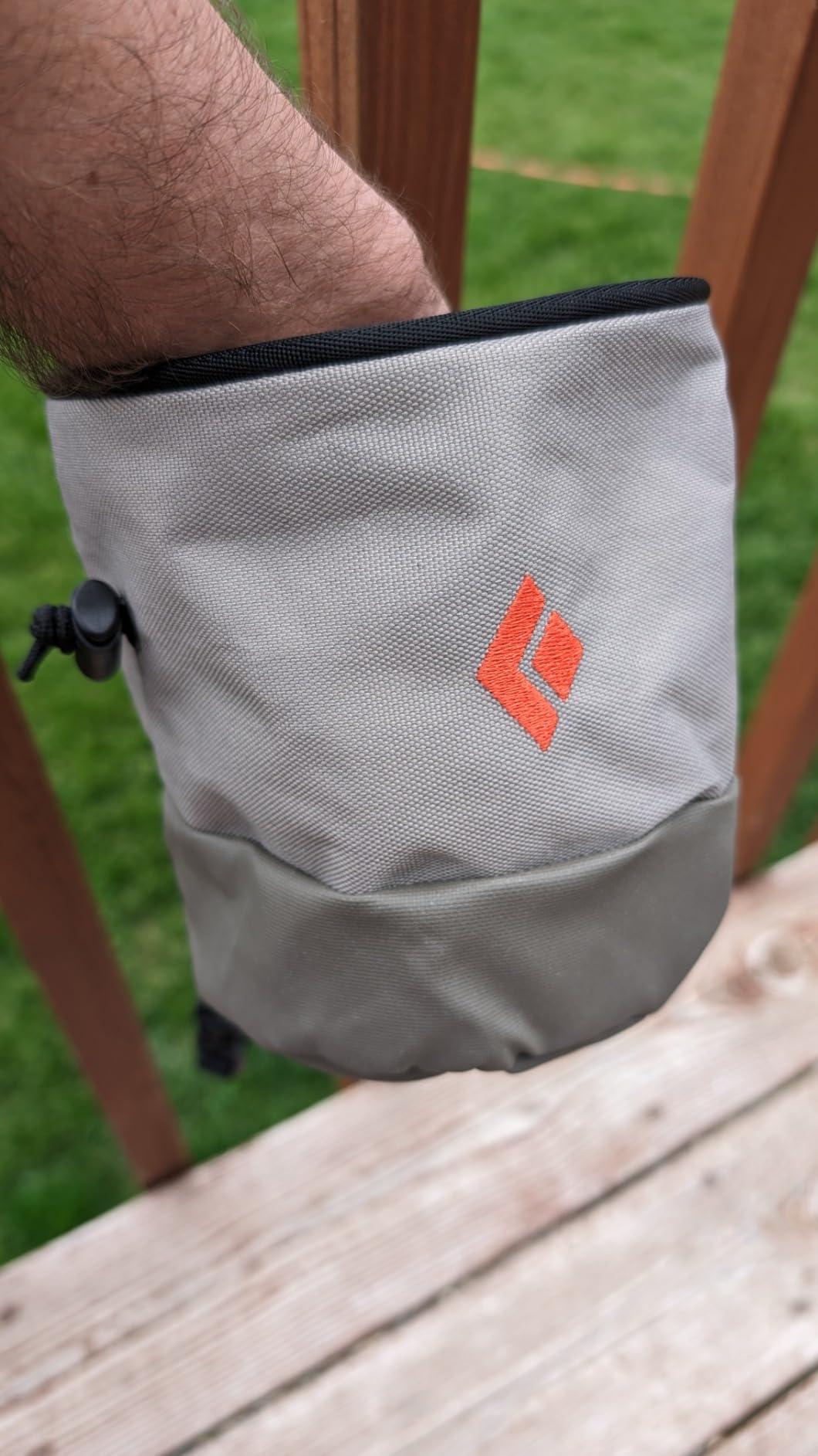 Black Diamond Mojo Zip Chalk Bag with Zippered Pocket for Rock Climbing and Gym Sports customer photo 2