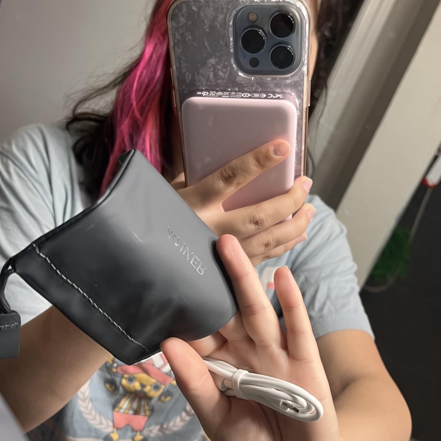 Anker MagGo Power Bank, Ultra-Slim 10,000mAh Magnetic Battery Pack, Qi2 Certified 15W Ultra-Fast MagSafe Compatible Portable Charger, Ergonomic Design, for iPhone17/16/15/14 Series Only customer photo 1