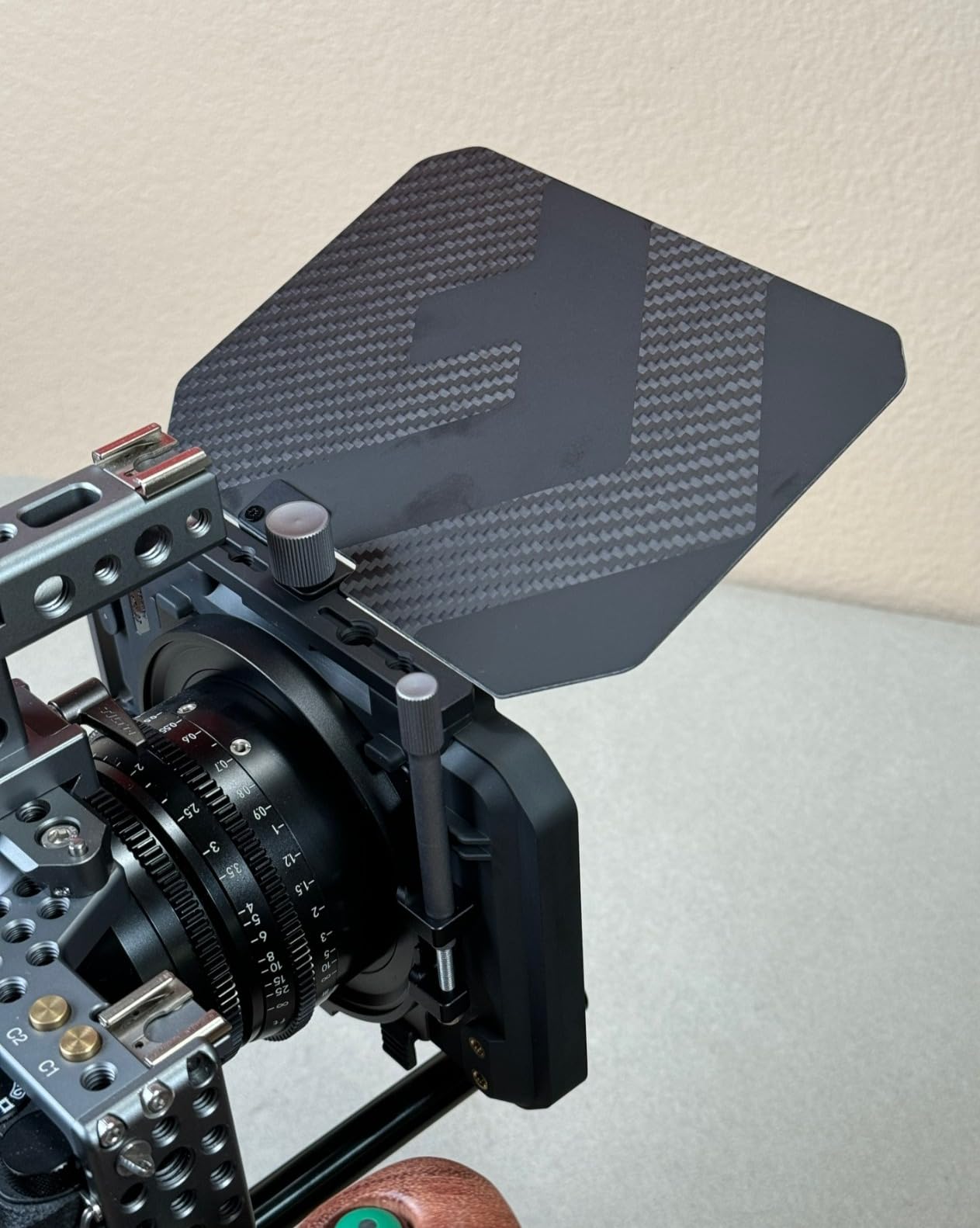 K&F CONCEPT Mini Matte Box, DSLR Mattebox with Carbon Fiber Top Flag Square Filters Trays, for 67/72/77/82/95mm Lenses, for 4x5.65 Square ND UV Filter/Circular Filter customer photo 1