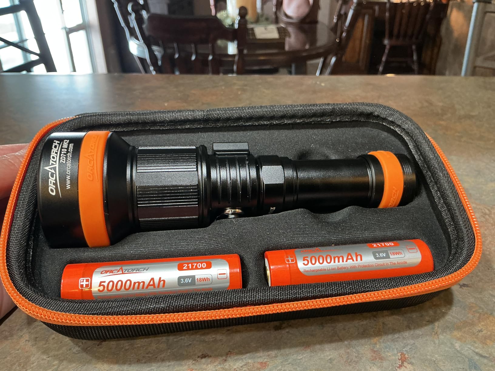 ORCATORCH ZD710 MK2 2-in-1 Zoomable Dive Light, 4-72 Degrees Adjustable Beam Scuba Diving Flashlight with 4 Modes, 920m Long Range, IP68 Waterproof Submersible Torch for Under Water Deep Sea Cave customer photo 1
