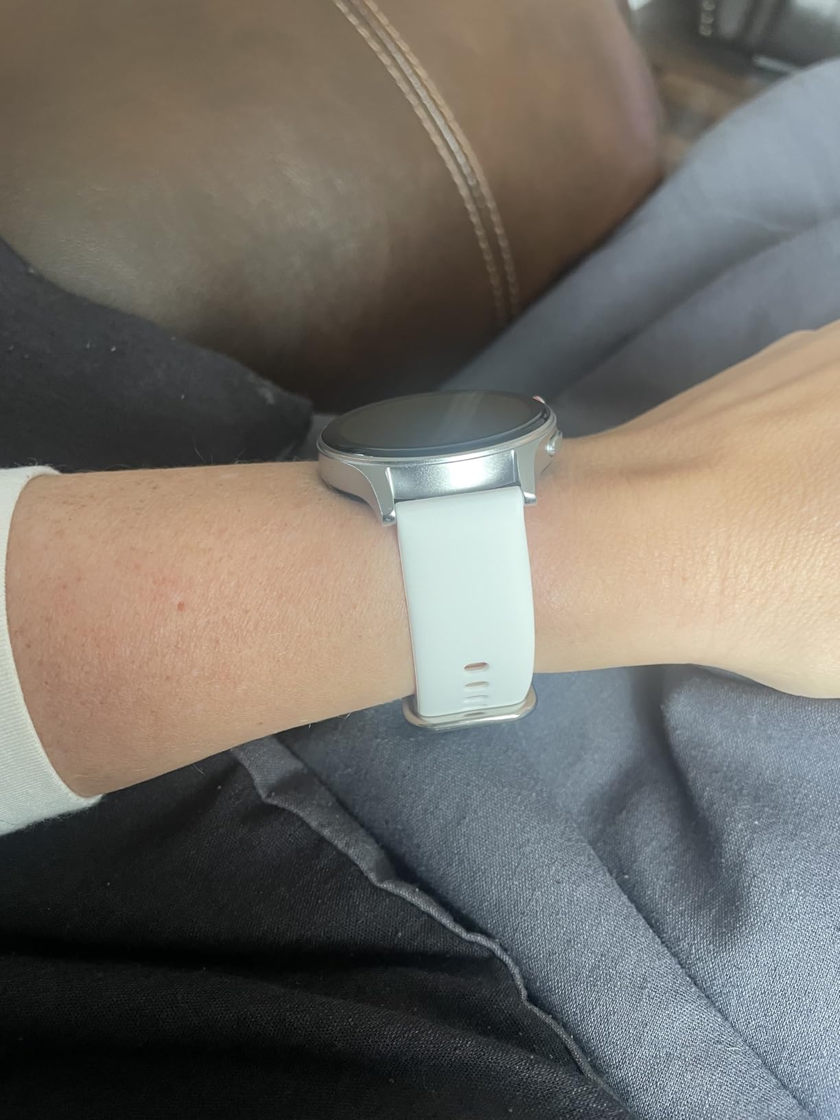 Smart Watch for Women, Answer/Make Call, 1.32'' AMOLED Ultra-Clear Screen Fitness Tracker with Heart Rate/Sleep/SpO2 Monitor, Smartwatch for iPhone/Samsung/Android, 110+ Sport Modes, 3ATM Waterproof customer photo 1