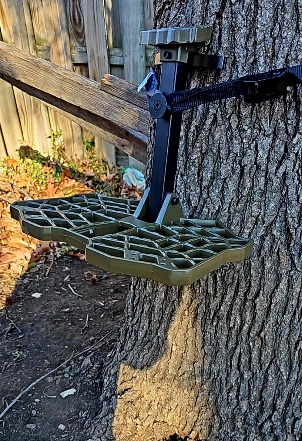 UIIHUNT Tree Saddle Hunting Platform, Reliable Saddle Platform with Non-Slip Ridge Grips, Mobile Cast Aluminum Construction, Fully Adjustable Silent Hunting Saddle Platform, 16.1