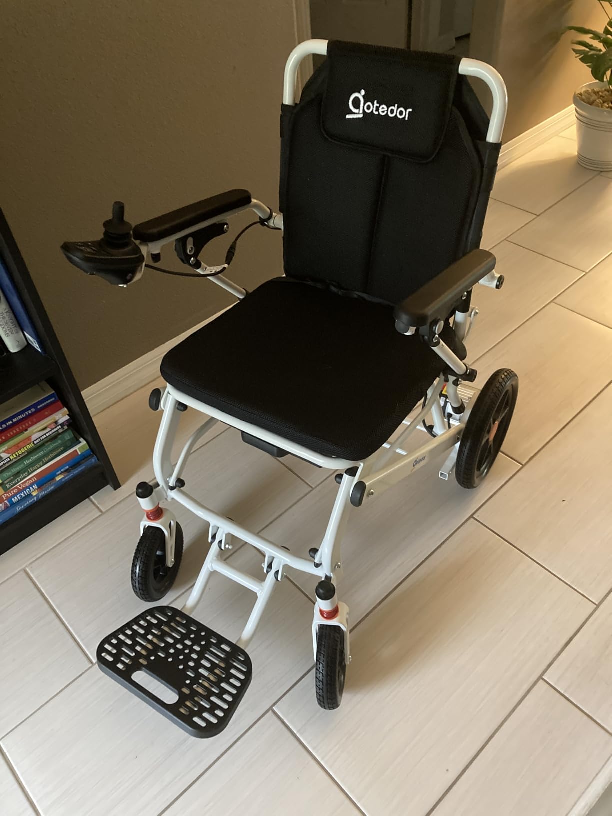 Aotedor Electric Wheelchairs for Adults,22 Miles Long Travel Range with 2 Lithium Batteries All Terrain Power Wheelchair,Ultra Lightweight 39Lbs Folding Compact Motorized Wheelchair,Airline Approved customer photo 2