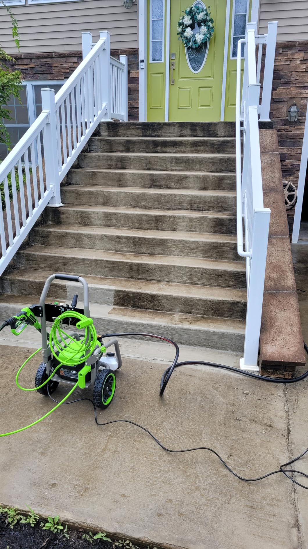 Greenworks Pro Brushless 3000 PSI (CSA Certified) 2.0 GPM Max / 1.1 GPM Electric Pressure Washer (Foldable Handles, Rugged Steel Frame, 25 FT Hose, 35 FT GFCI Power Cord) customer photo 1