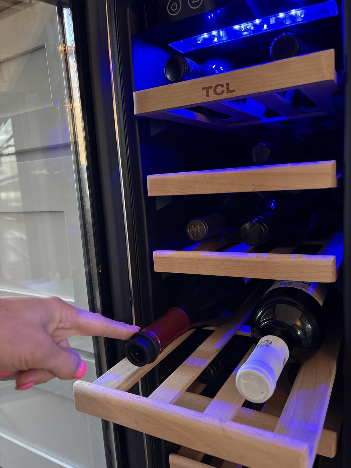 WOTOR Wine Saver Vacuum Pump with 4 Stoppers - Wine Stopper & Preserver customer photo 2