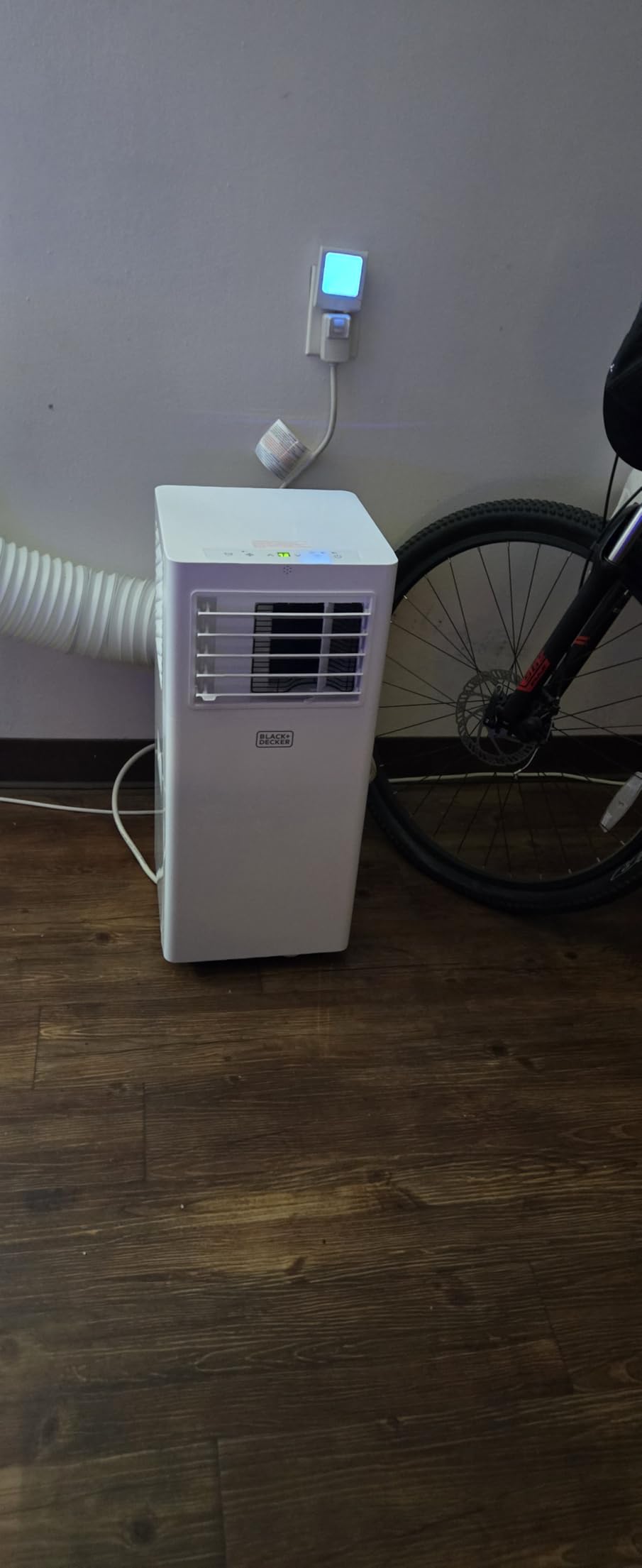 BLACK+DECKER Portable Air Conditioner, 8,500 BTU (5,100 BTU SACC) for Rooms Up To 350 Sq. Ft., Portable AC with Full Function Remote Control & Window Kit, BPACT05SM, White customer photo 1