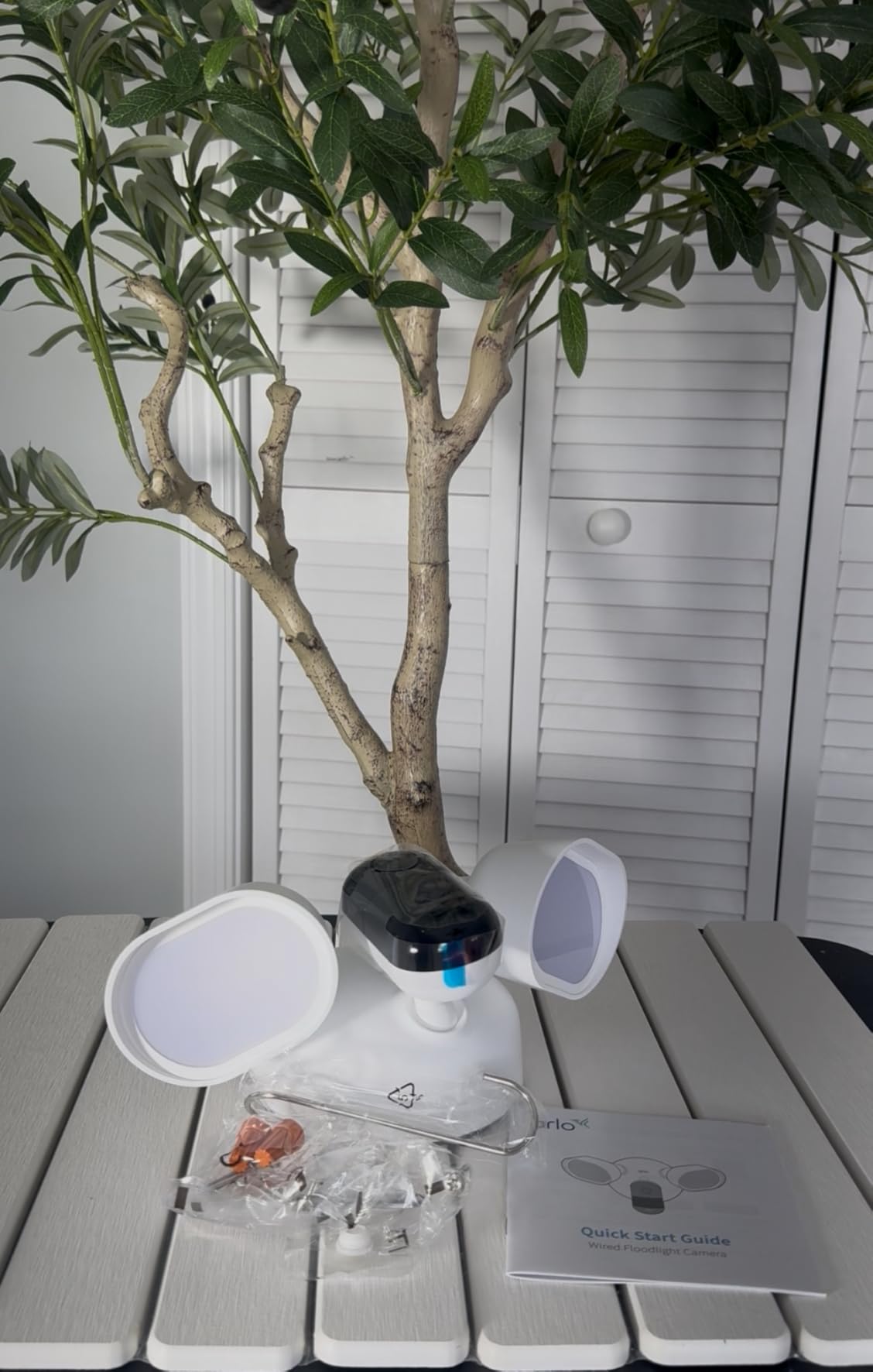 Arlo Wired Floodlight Camera, Home Security Camera with 2K Video and HDR, 2000 Lumens, Integrated Siren, Weather-Resistant, Color Night Vision, 160º Field of View, 2-Way Audio, White (2025) customer photo 1