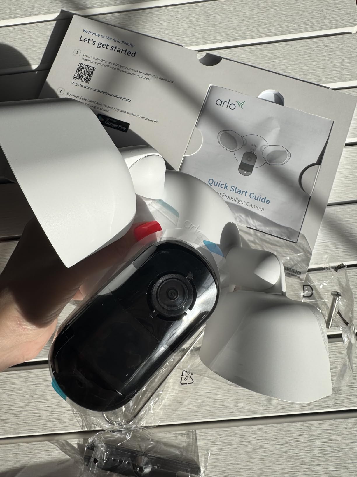 Arlo Wired Floodlight Camera, Home Security Camera with 2K Video and HDR, 2000 Lumens, Integrated Siren, Weather-Resistant, Color Night Vision, 160º Field of View, 2-Way Audio, White (2025) customer photo 2