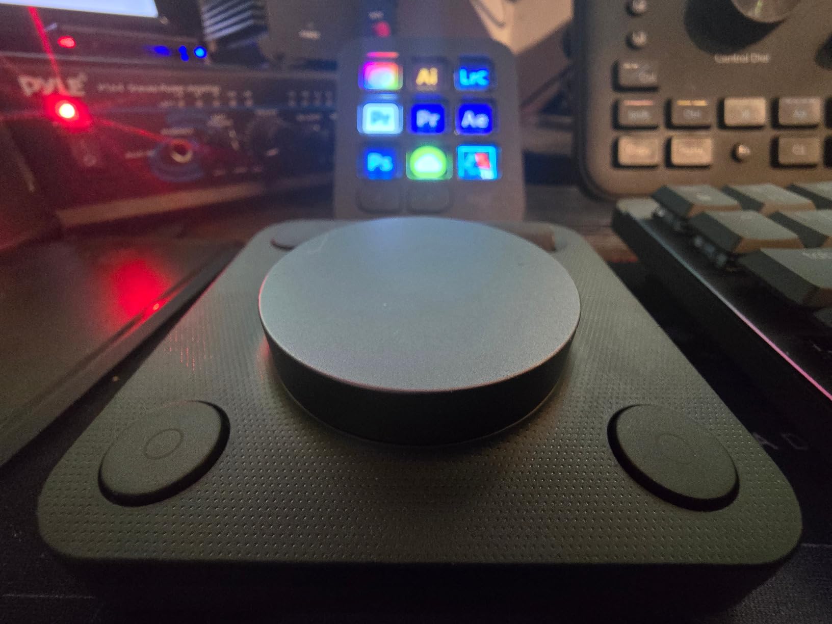 Logitech MX Creative Console, 9 Customizable LCD Keys, Stream Deck Accessories, Control Dial for Graphic Design, Adobe, Zoom, Spotify - Pale Grey, 3-Month Adobe Creative Cloud Membership customer photo 1