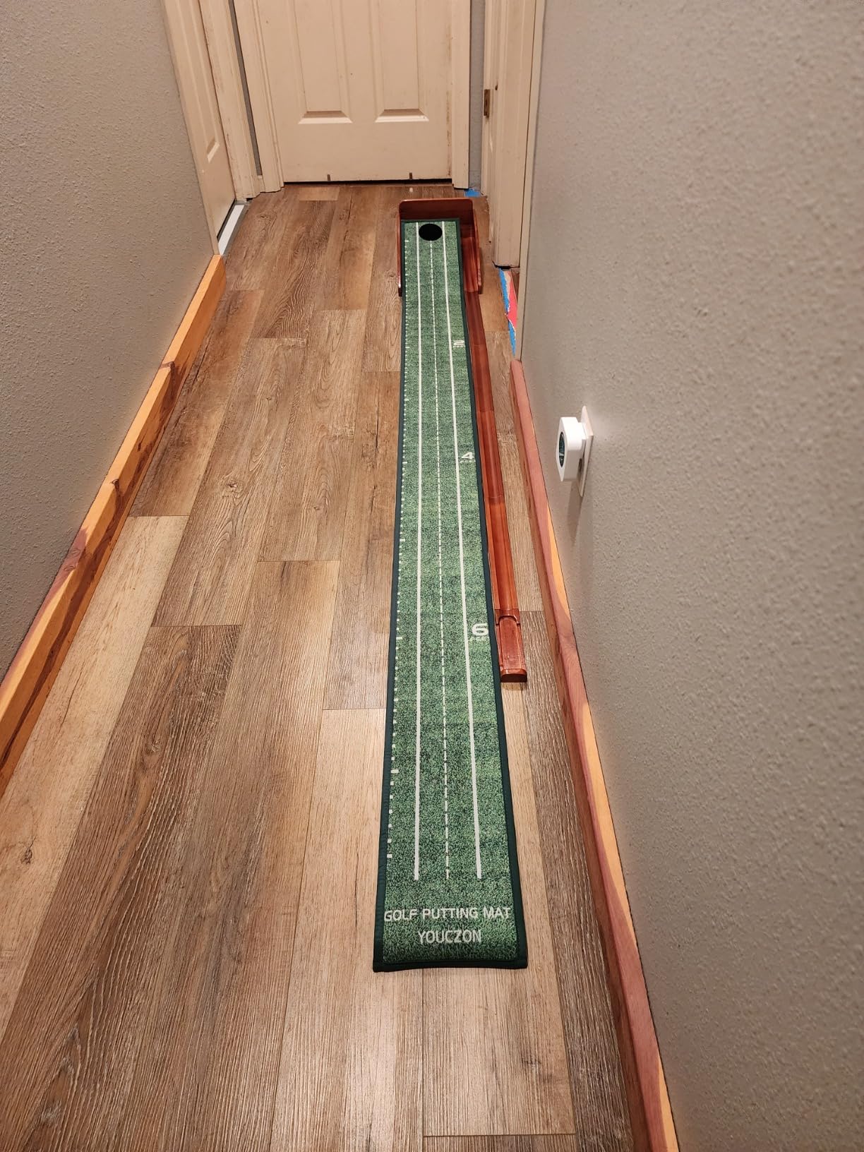 Putting Green Indoor,Golf Putting Mat with Auto Ball Return,Premium Crystal Velvet Surface, Practice Putting mat, Perfect Training Aid & Gift for Golf Lovers Christmas customer photo 2