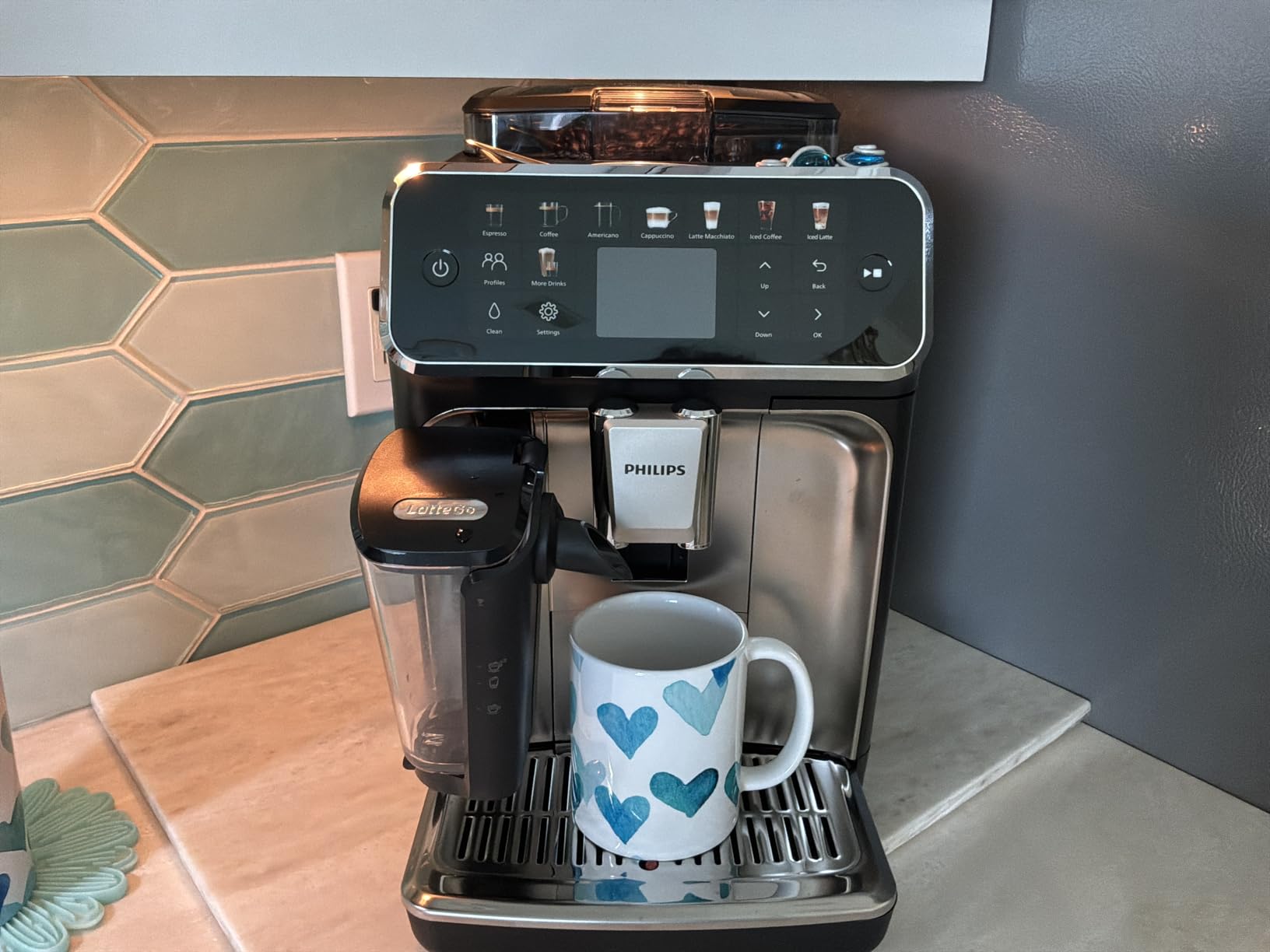 Philips 5500 Series Fully Automatic Espresso Machine, LatteGo Milk System, Integrated Grinder, 20 Hot & Iced Coffee Pre-Sets, Quick Start, SilentBrew, 15-Bar Pressure, Black Chrome (EP5544/94) customer photo 2