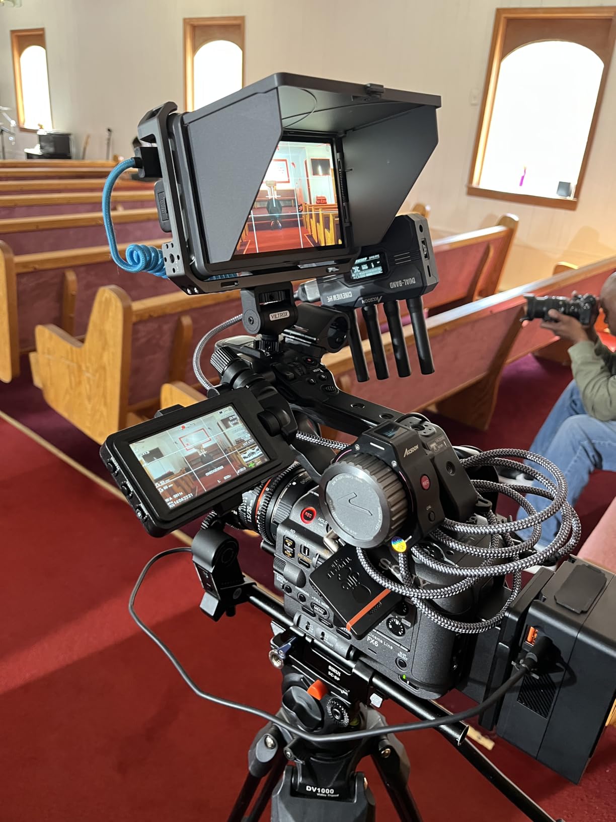VILTROX DC-X3 2000 Nits SDI Camera Field Monitor, 4K HDMI 6 inch Touchscreen On Camera Monitor, 3D Lut 1920X1080 HD Focus Peaking Assist Full Waveform Video Field Monitor with Battery Sunshade Hood customer photo 1