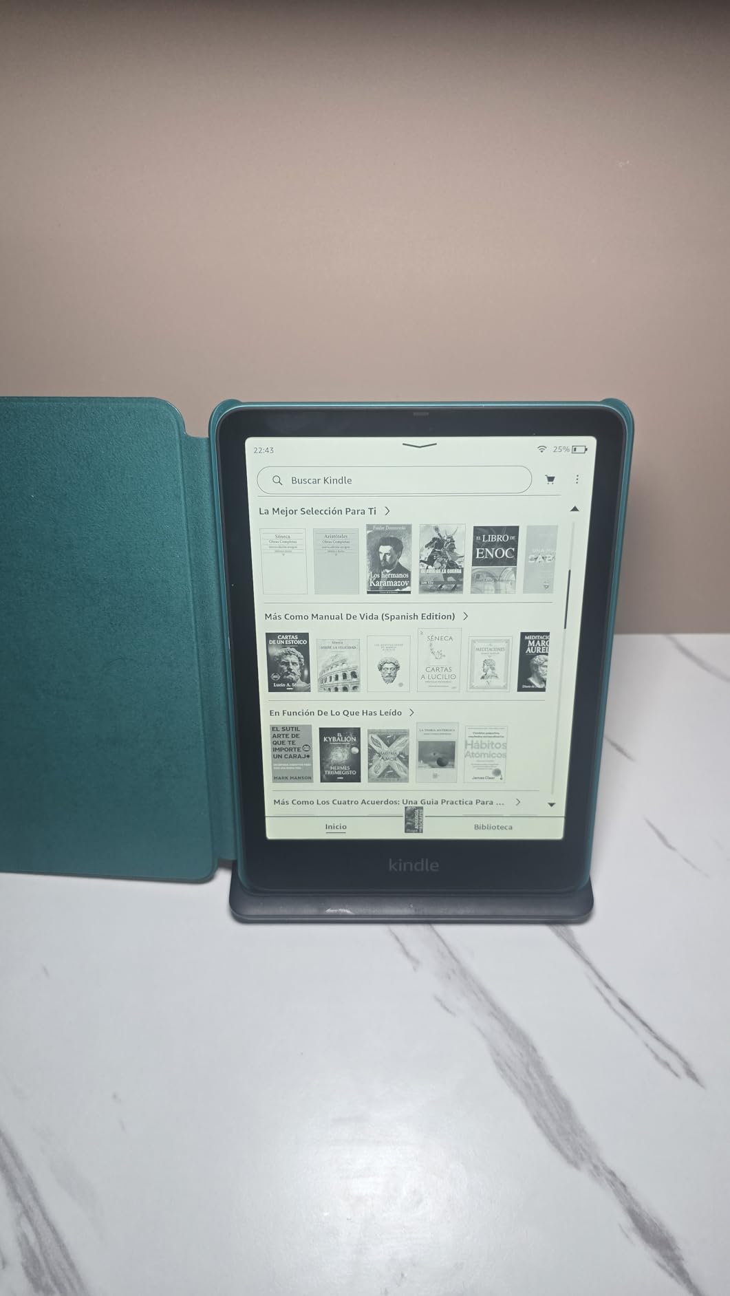 Kindle Paperwhite Bundle: Includes, Amazon Kindle Paperwhite Signature Edition 32GB | Black, Fabric Cover | Black & Wireless Charging Dock customer photo 2