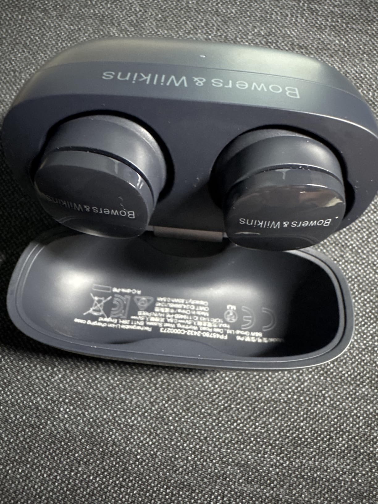 Bowers & Wilkins Pi6 Wireless Earbuds-Cloud Grey, in-Ear Wireless Bluetooth Earphones with aptX Adaptive & 12mm Drivers, Bespoke Active Noise Cancelling Earbuds, 3 Built-in Mics, 15-Min Quick Charging customer photo 2