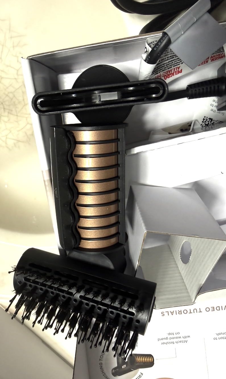 Shark SpeedStyle Pro Professional Performance High-Velocity Hair Dryer System with Scalp Shield and IQ Speed Styling & Drying Suite, Straight and Wavy Hair, Lightweight, Ionic, No Heat Damage, HD731 customer photo 1