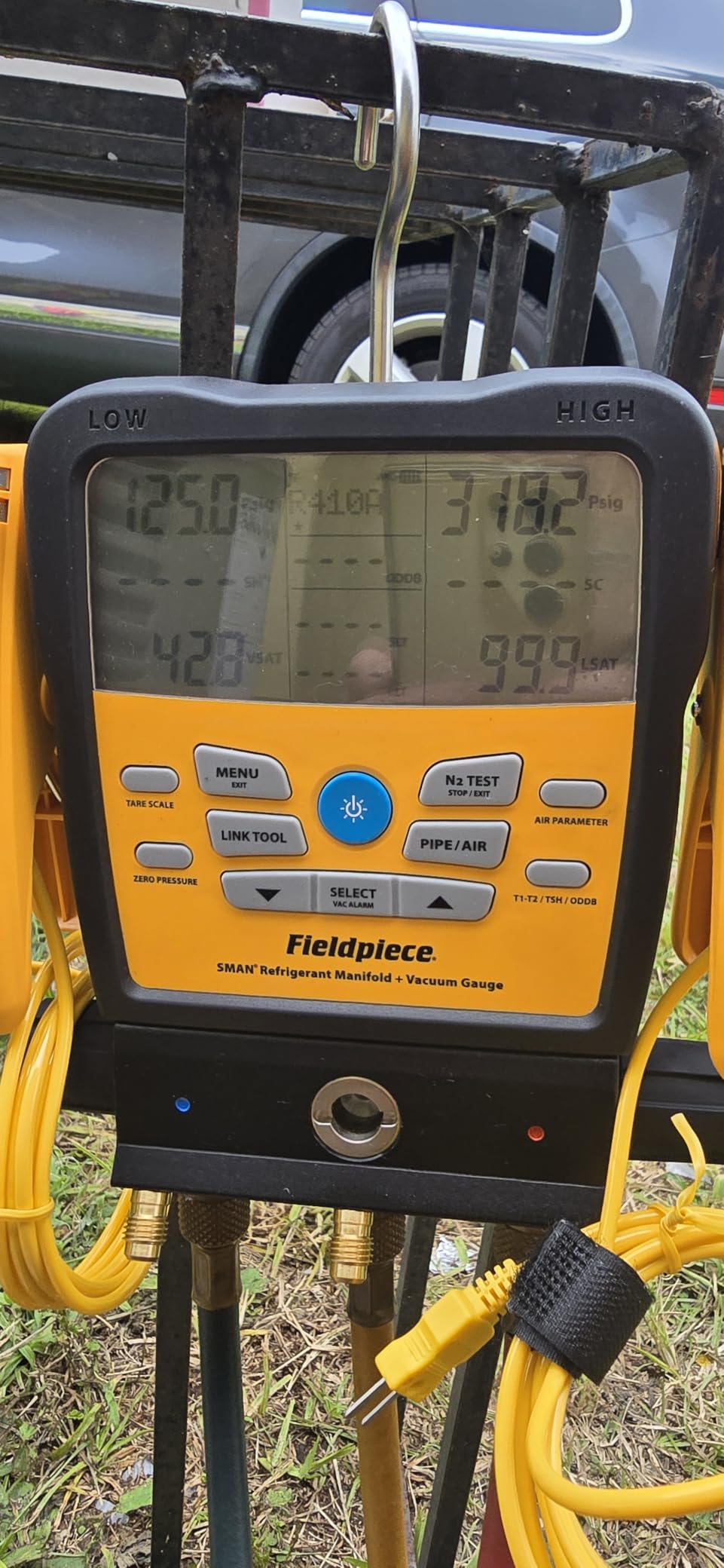 Fieldpiece SM382V Wireless 3-Port SMAN Refrigerant Manifold with Vacuum Gauge - Digital Gauges for HVAC & Refrigeration customer photo 2