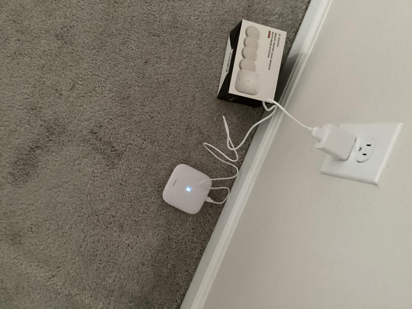 X-Sense Wi-Fi Water Leak Detector Kit, Smart Water Sensor Alarm with App Alerts and Ultra-Slim Design, Water Alarm Leak Detector for Basements, 4 Water Sensors and 1 Base Station, Model SWS0A41 customer photo 1