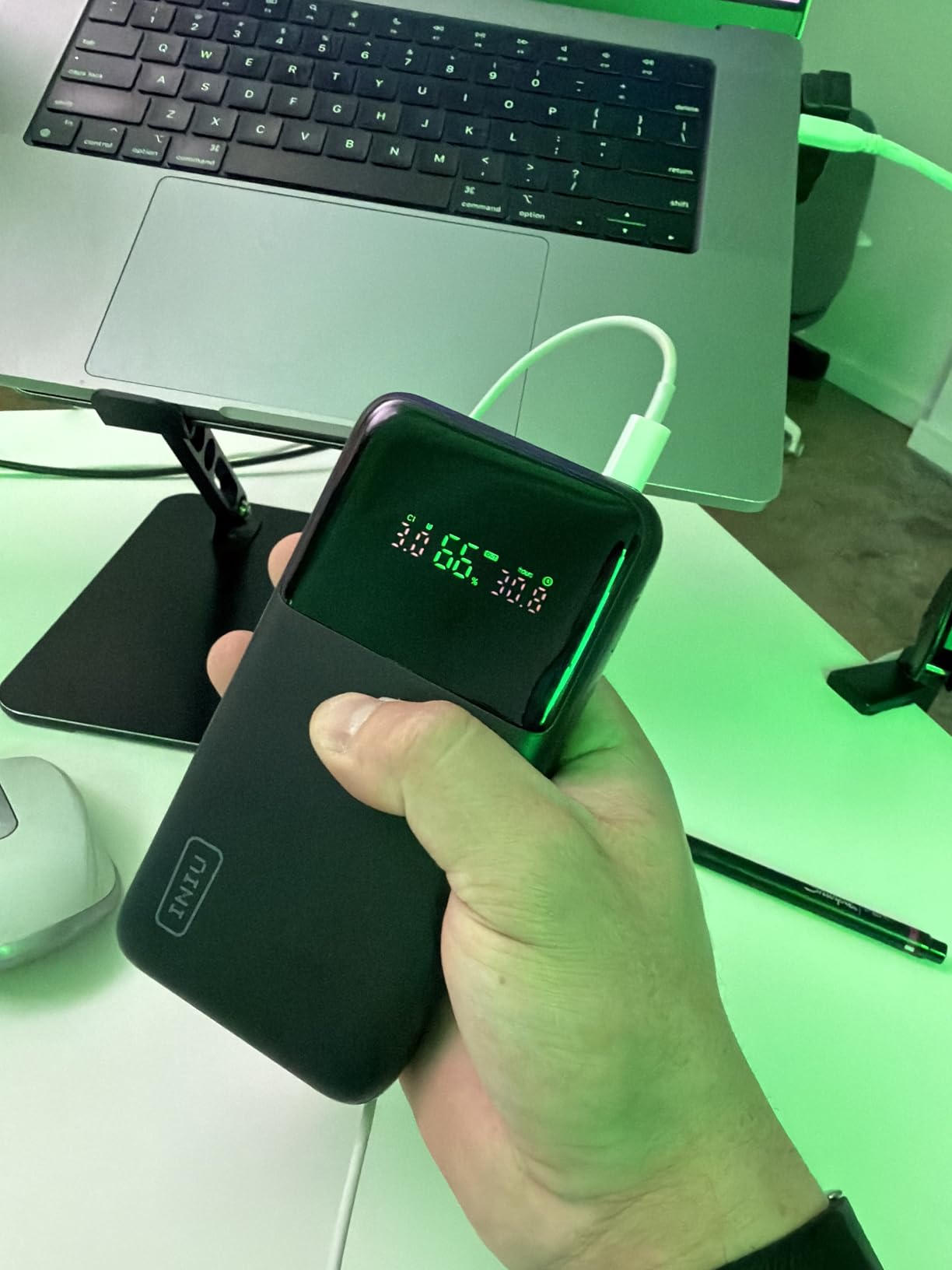 INIU 140W Power Bank, 25000mAh High Capacity Laptop & Phone Portable Charger, Fast Charging Flight Cruise Ship Family Essentials Traveling Powerbank for College Student Traveler Teen Boys Girls, White customer photo 1