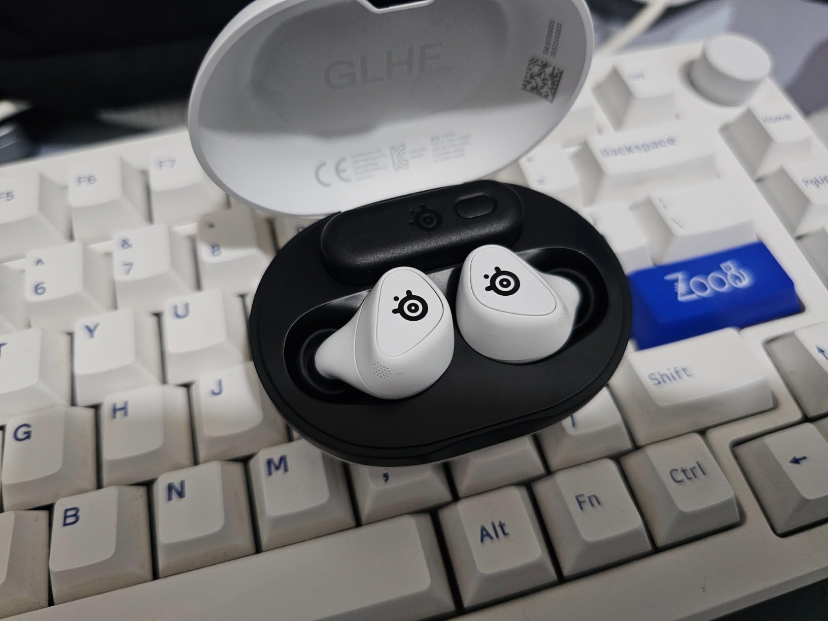 SteelSeries Arctis GameBuds for PlayStation/PC/Switch/Mobile - 2.4GHz + Bluetooth 5.3 Earbuds - Active Noise Cancelling - Mobile App Sound Presets - Water Resistant IP55 - 40H Battery with Qi Charging Case customer photo 2