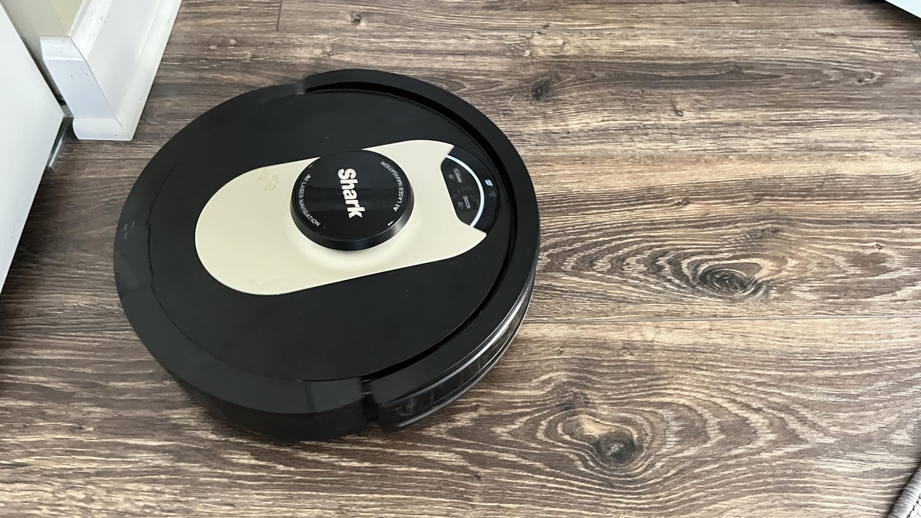 Shark Plus 2in1 Robot Vacuum & Mop with Sonic Mopping, Home Mapping, HEPA Bagless Self Empty Base, CleanEdge, for Pet Hair, WiFi, Black/Mocha, AV2630WA, for Carpets & Hardfloors customer photo 1