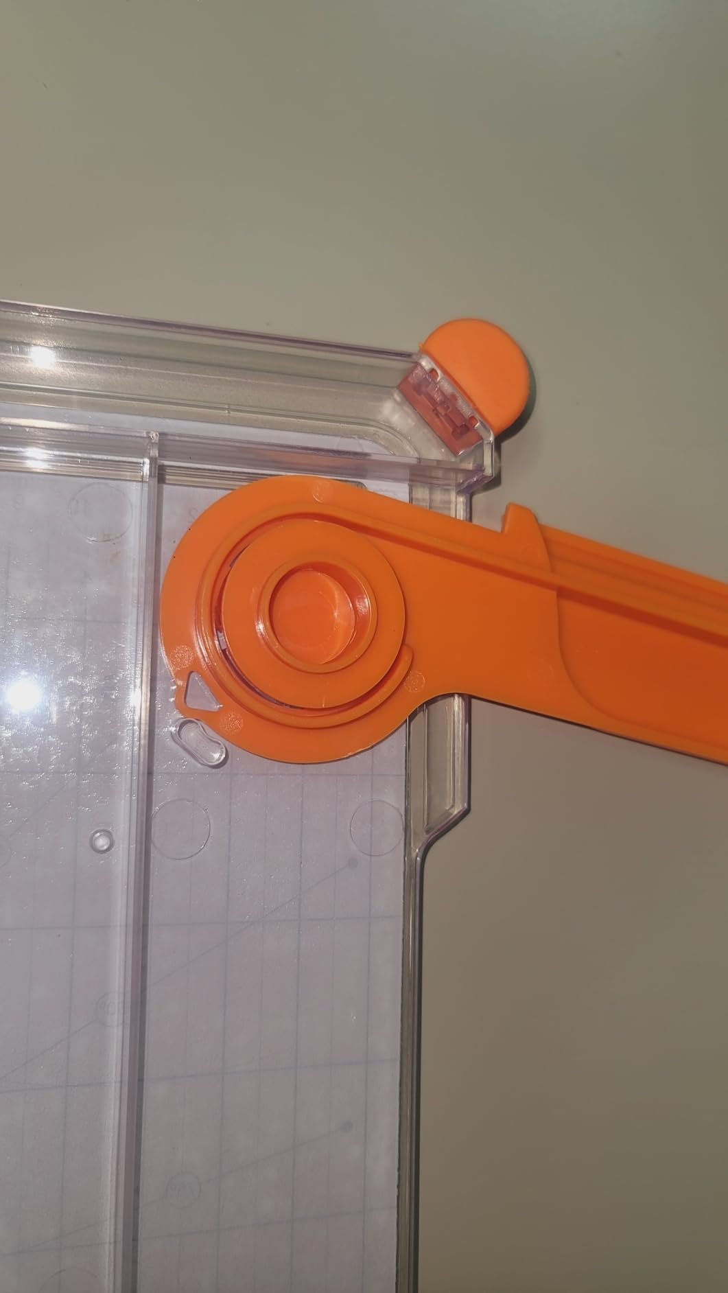 Fiskars Precision Paper Trimmer, Easy and Accurate Crafting Tool, Cuts Straight for Crafts, Cards, and More customer photo 1