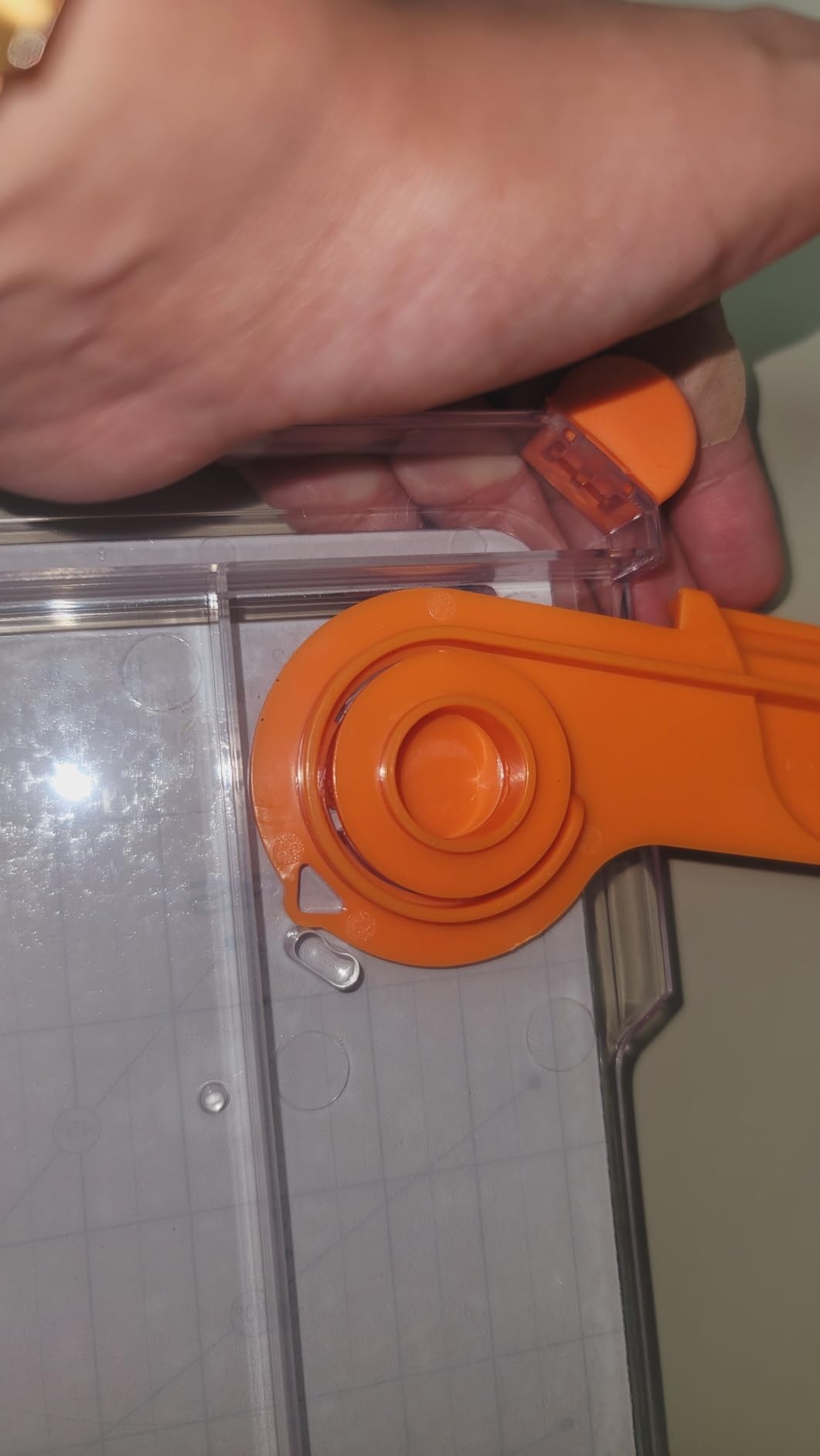 Fiskars Precision Paper Trimmer, Easy and Accurate Crafting Tool, Cuts Straight for Crafts, Cards, and More customer photo 2