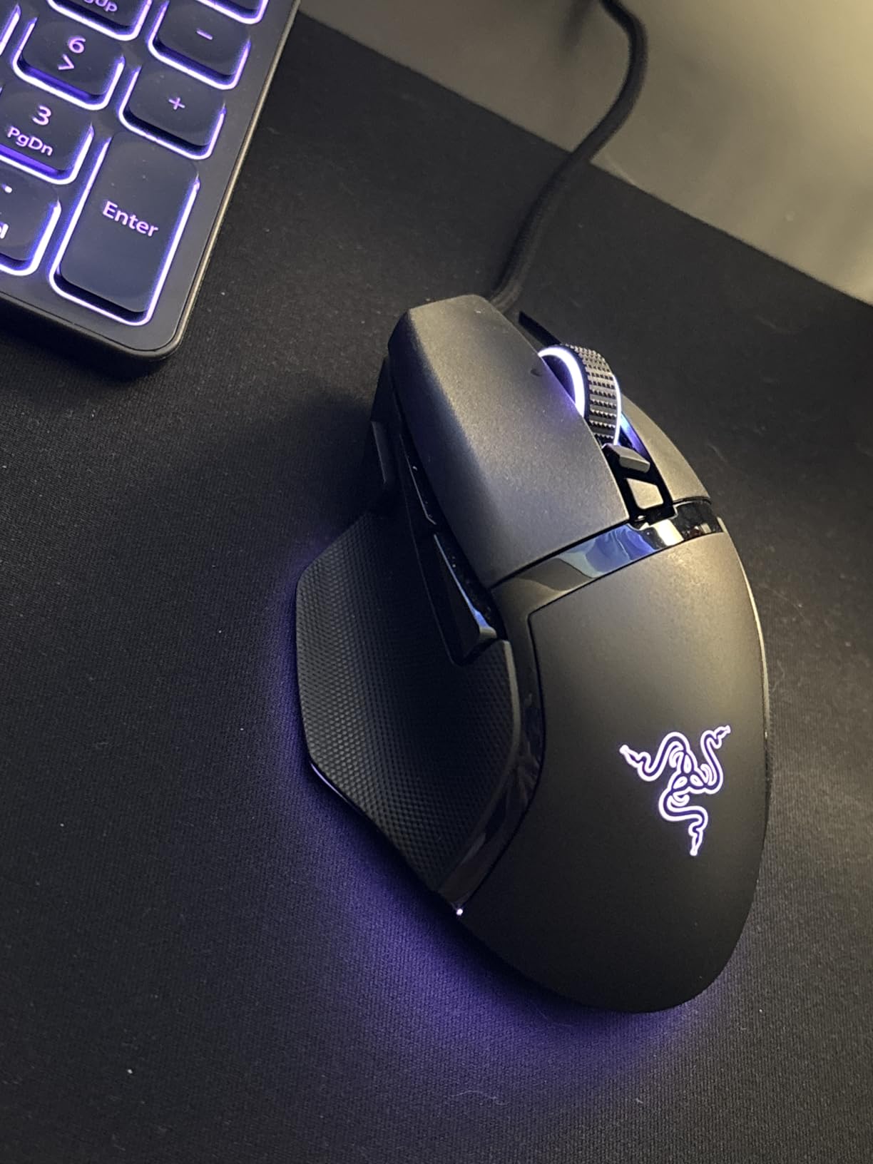 Razer Basilisk V3 35K Wired Ergonomic Gaming Mouse : HyperScroll Tilt Wheel - 35K DPI Optical Sensor Gen 2-13 Customizable Controls - Chroma RGB - Optical Switches Gen 3 - Speedflex Cable customer photo 1