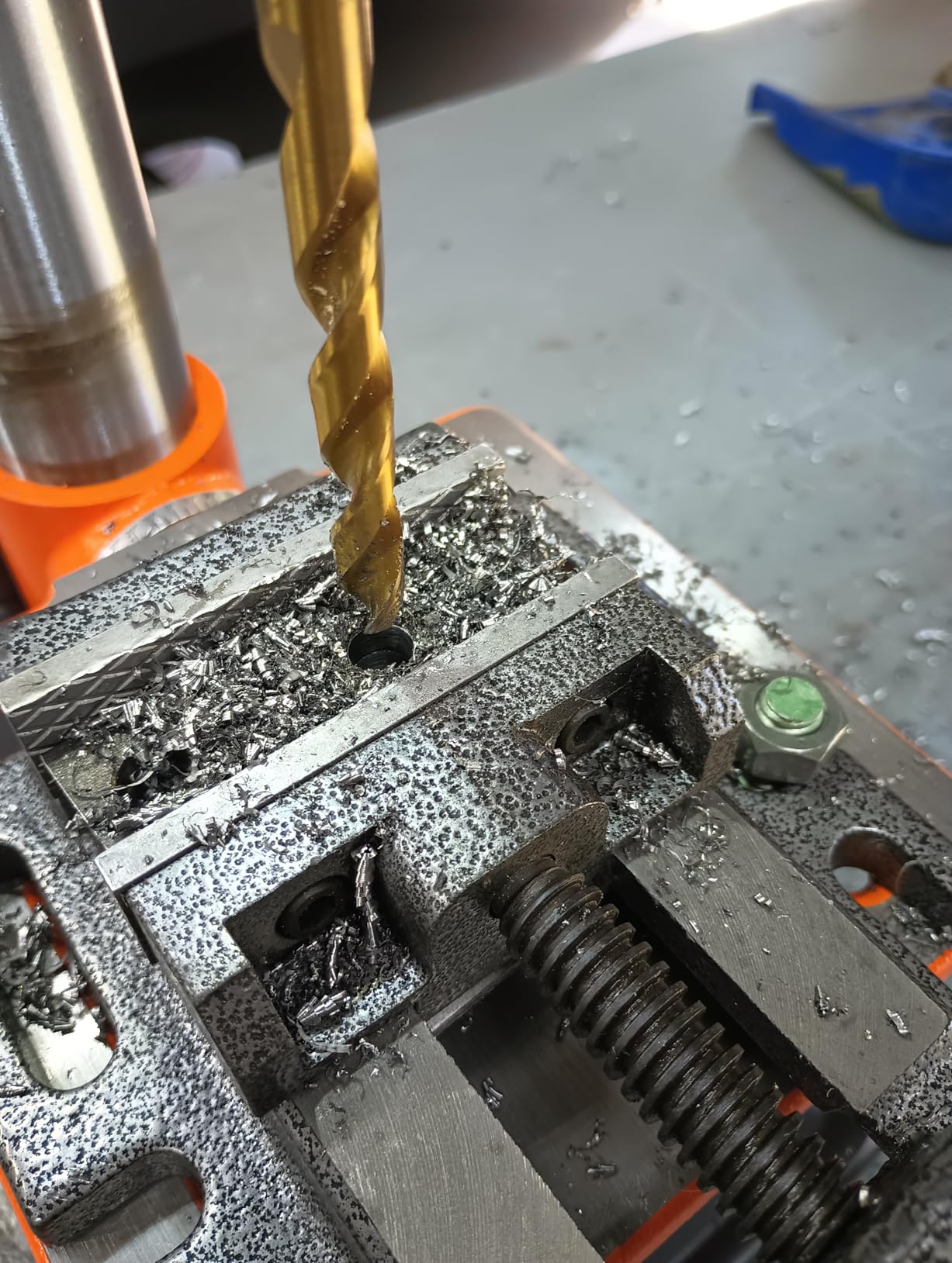 VEVOR 8 in Benchtop Drill Press, 2.5A Induction Motor, Tabletop Drilling Machine with 750/1140/1740/2340/3200 RPM Adjustable Speed, 0-45° Tilting Worktable, LED Work Light, for Wood Metal customer photo 2