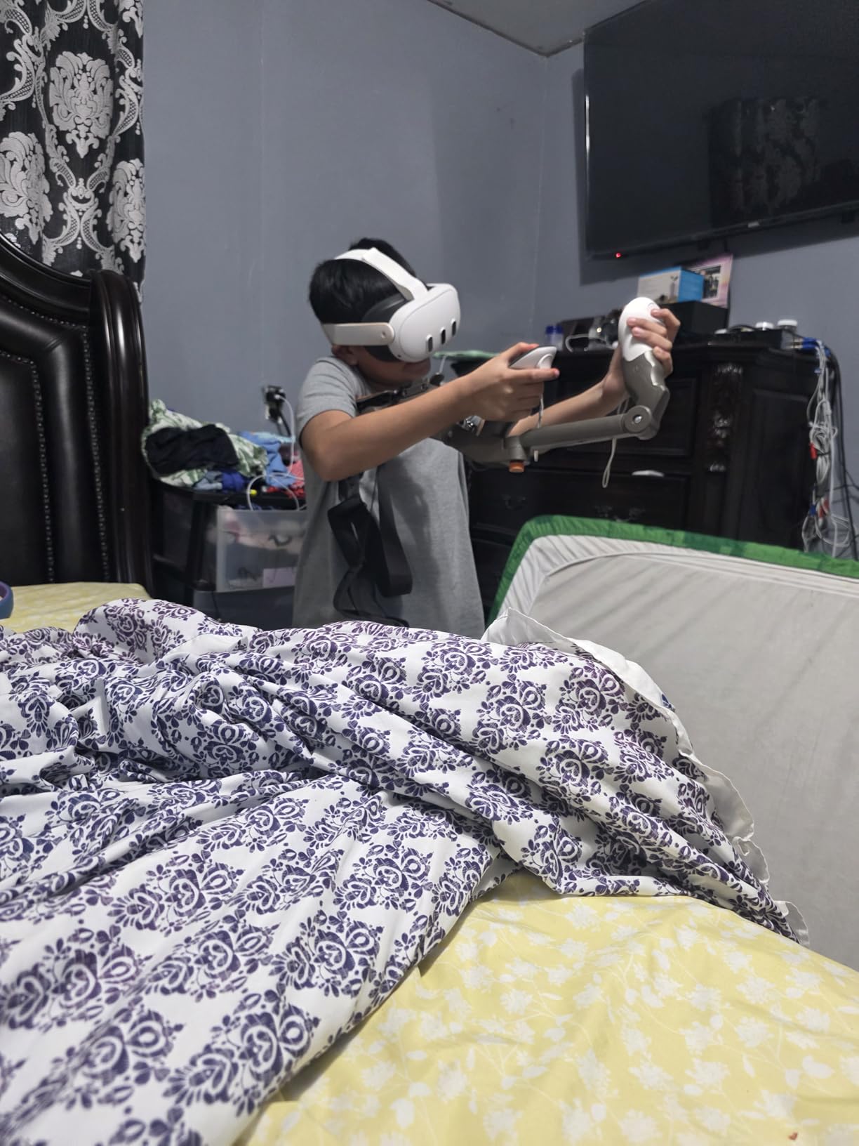 X-SUPER HOME VR Gunstock for Meta Quest 3S Quest 3 Quest 2 Quest Pro - Adjustable FPS Gaming Controller Accessories with Quick Magnetic Attachment Cheek Pad for Immersive VR Gameplay (Gunmetal Gray) customer photo 1