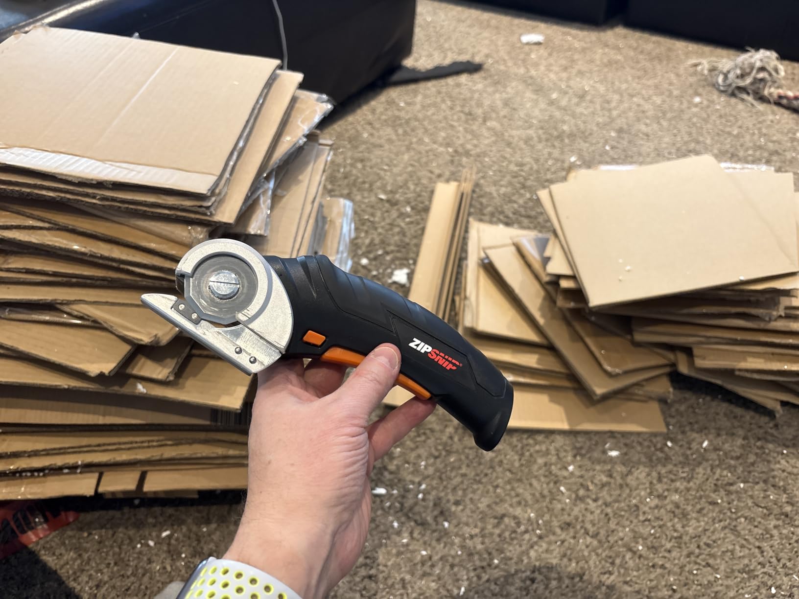 Worx Zipsnip Cordless Electric Scissors, Rechargeable Cardboard Box Cutter, 4V Powerful Fabric Scissors with 2 Safety Blades & Storage Bag WX082L.2 customer photo 1