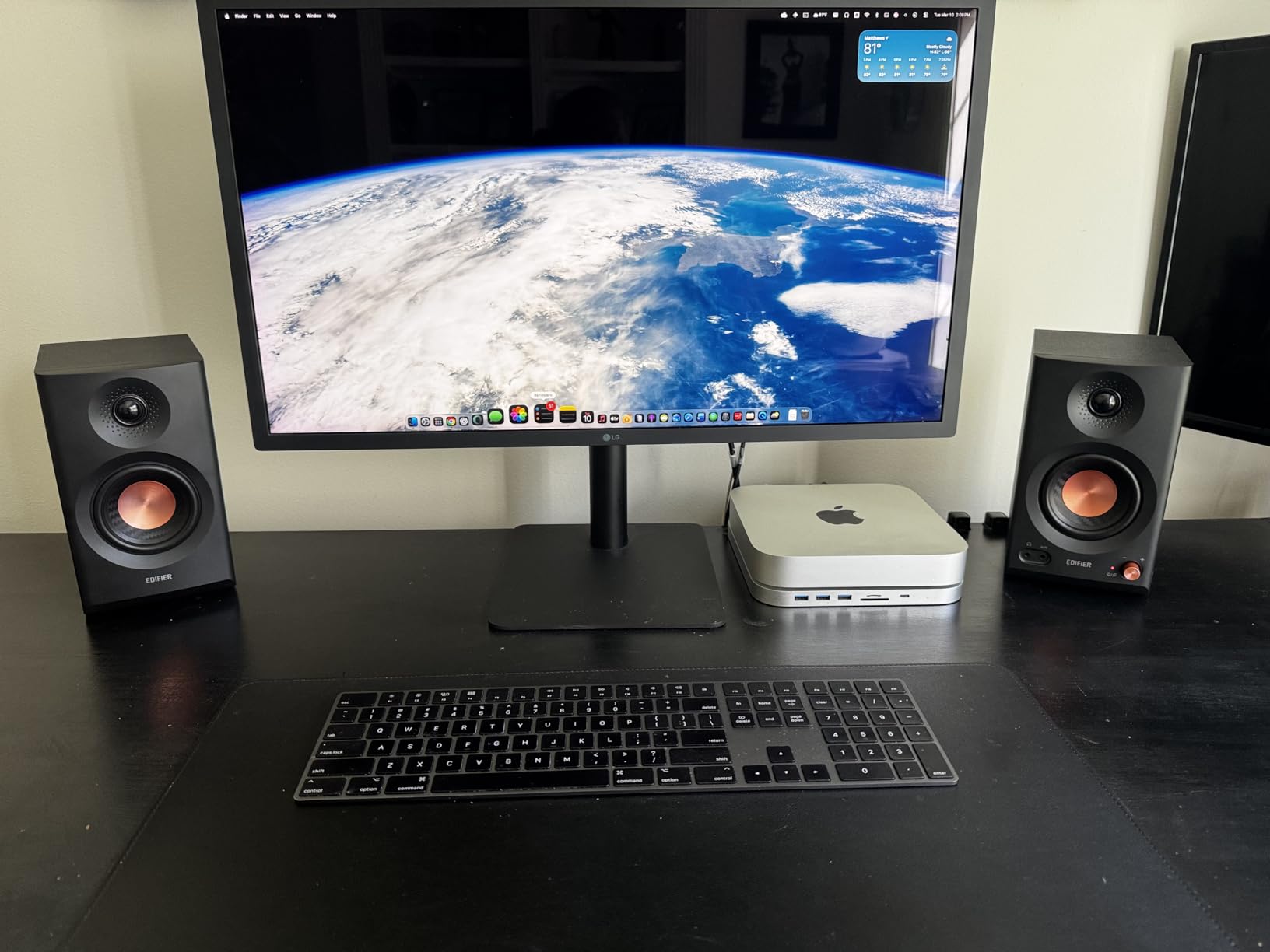 Edifier MR3 Powered Studio Monitor Speakers, Hi-Res Audio Certified Bluetooth V5.4 Active Bookshelf Loudspeakers, 2.0 Computer Speaker with Headphone Output RCA AUX Balanced TRS Input (White) customer photo 2