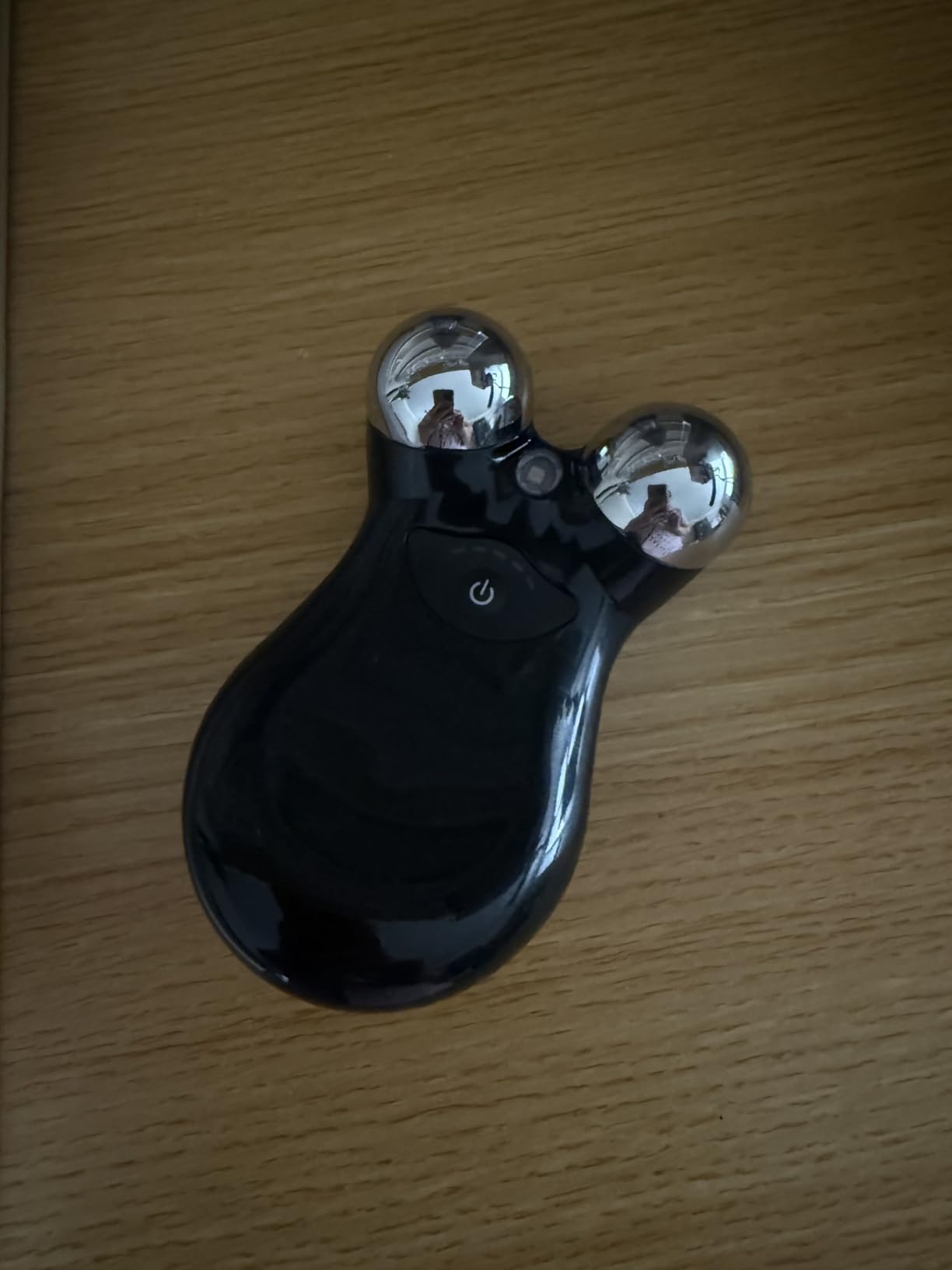 Microcurrent Facial Device, Latest Red Light Technology, Enhances The Ability to Lift The Face and Tighten The Skin, Facial Wrinkle Equipment, Smart Photon Micro-Current Device, Model: EP-300 (Black) customer photo 2