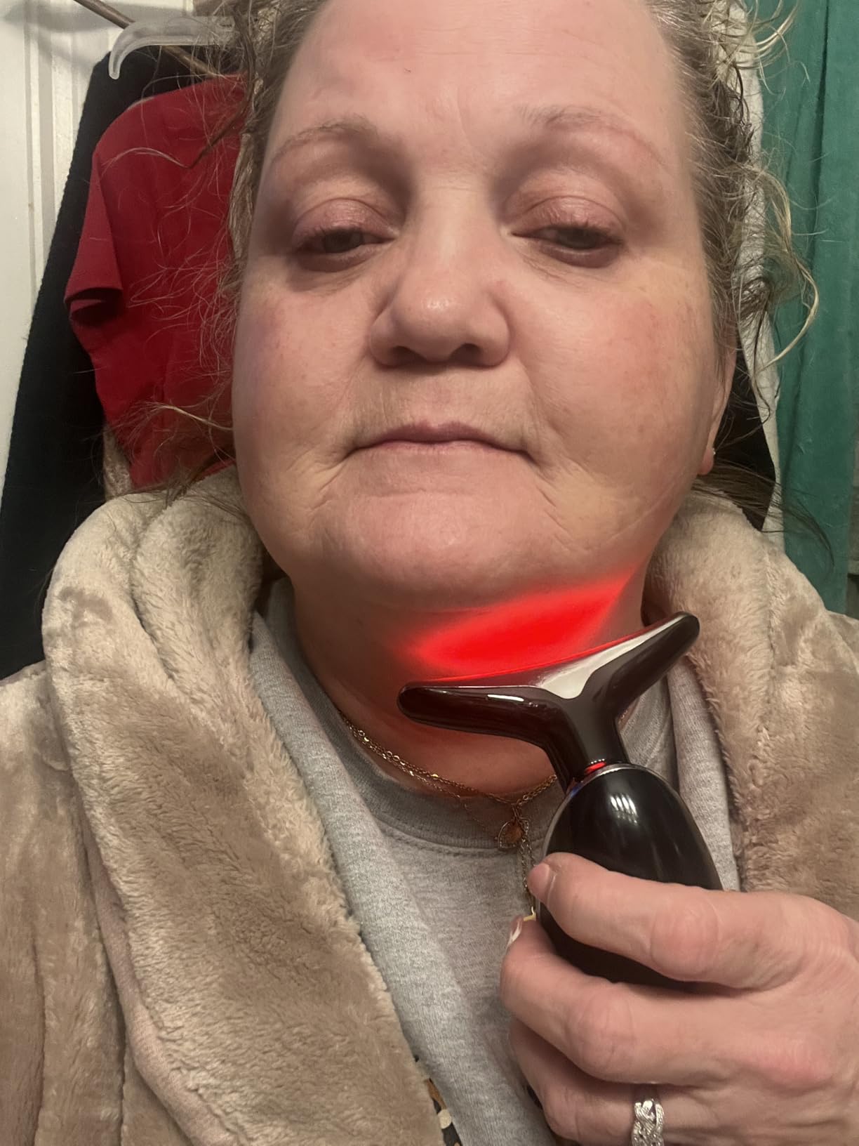 7 Color Galvanic Machines - Red Light Therapy for Face and Neck, Face Massager Tool for Wrinkles, Double Chin, Vibrating Facial Massager with Thermals, White customer photo 1