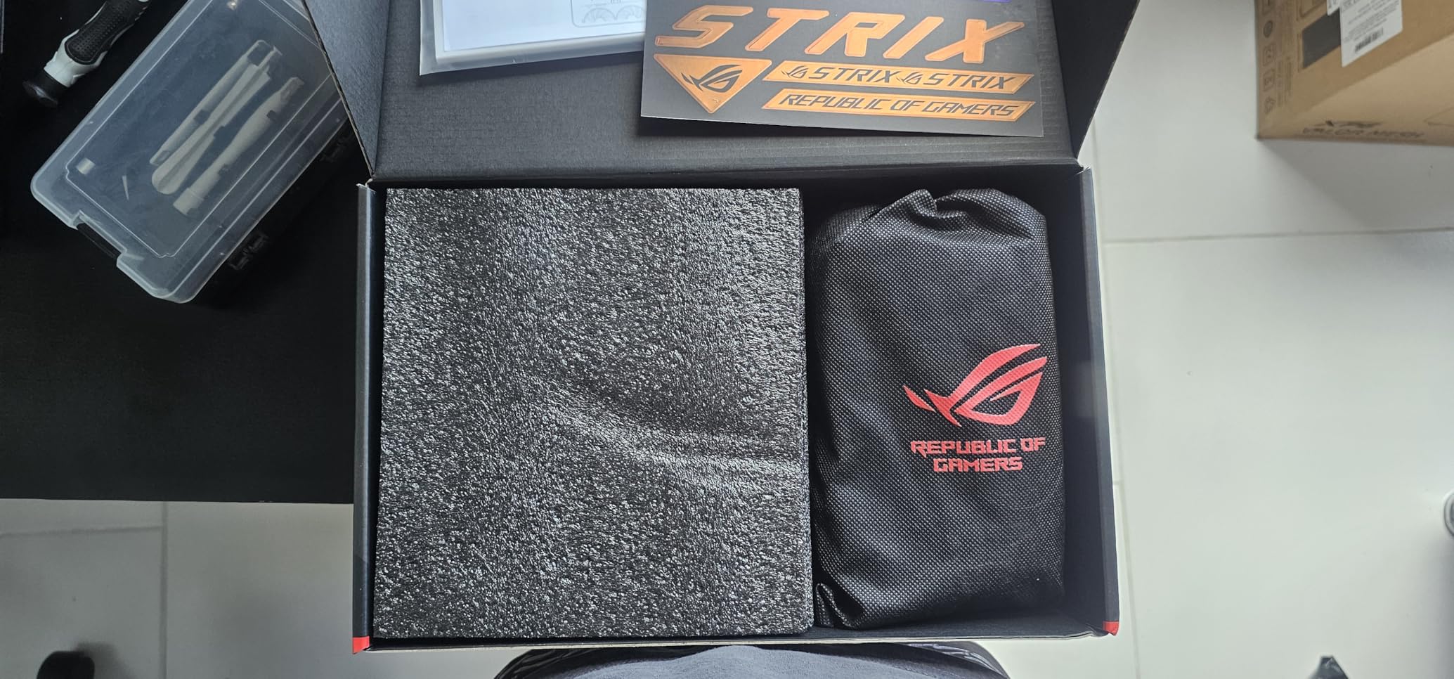 ASUS ROG Strix 1000W Platinum (Fully Modular Power Supply, 80 Plus Platinum Certified, ATX 3.1, Cybenetics Lambda A+, GaN MOSFET, GPU-First Intelligent Voltage Stabilizer, 10-Year Warranty) customer photo 2