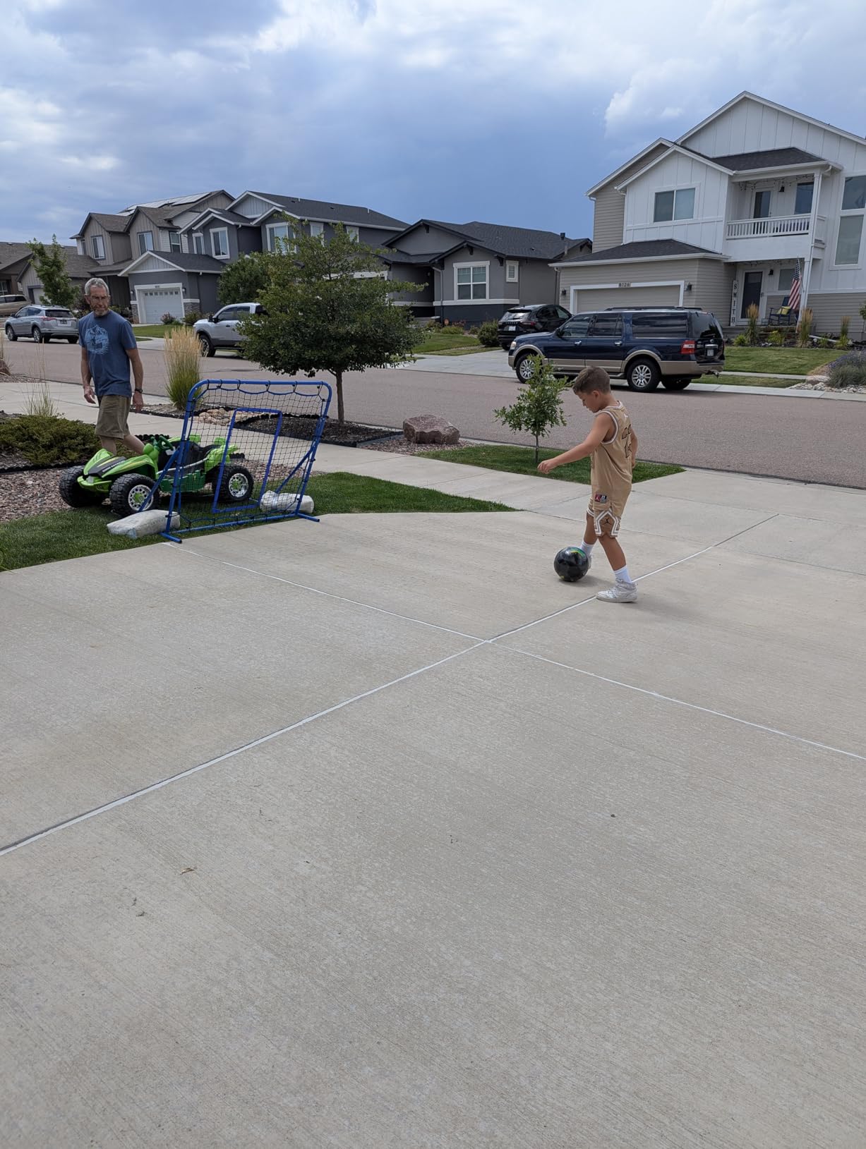 Soccer Baseball Rebounder Net, Quick-Switch Angle Soccer Pitchback Volleyball Training for Control, Passing Practice, Easy Setup Soccer Goal Rebounder Gifts Aids & Equipment for Kids,Teens & Adults customer photo 1