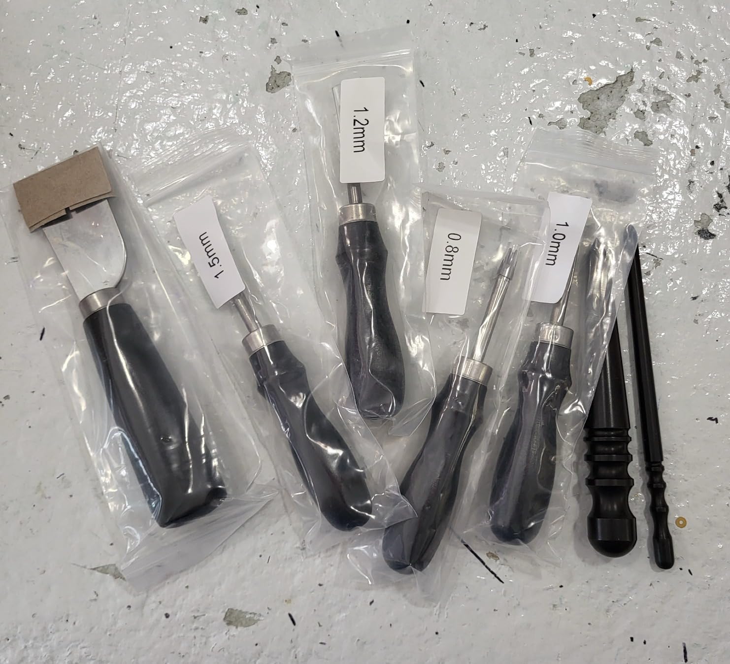 CBHGFEA 7 PCS Leather Knife Set, Leather Working Tools, 4 Different Sizes Leather Edge Bevelers Leather Cutting Knife Skiving Knifes Round and Sandalwood Edge Burnisher Tools for DIY Leather Craft customer photo 2