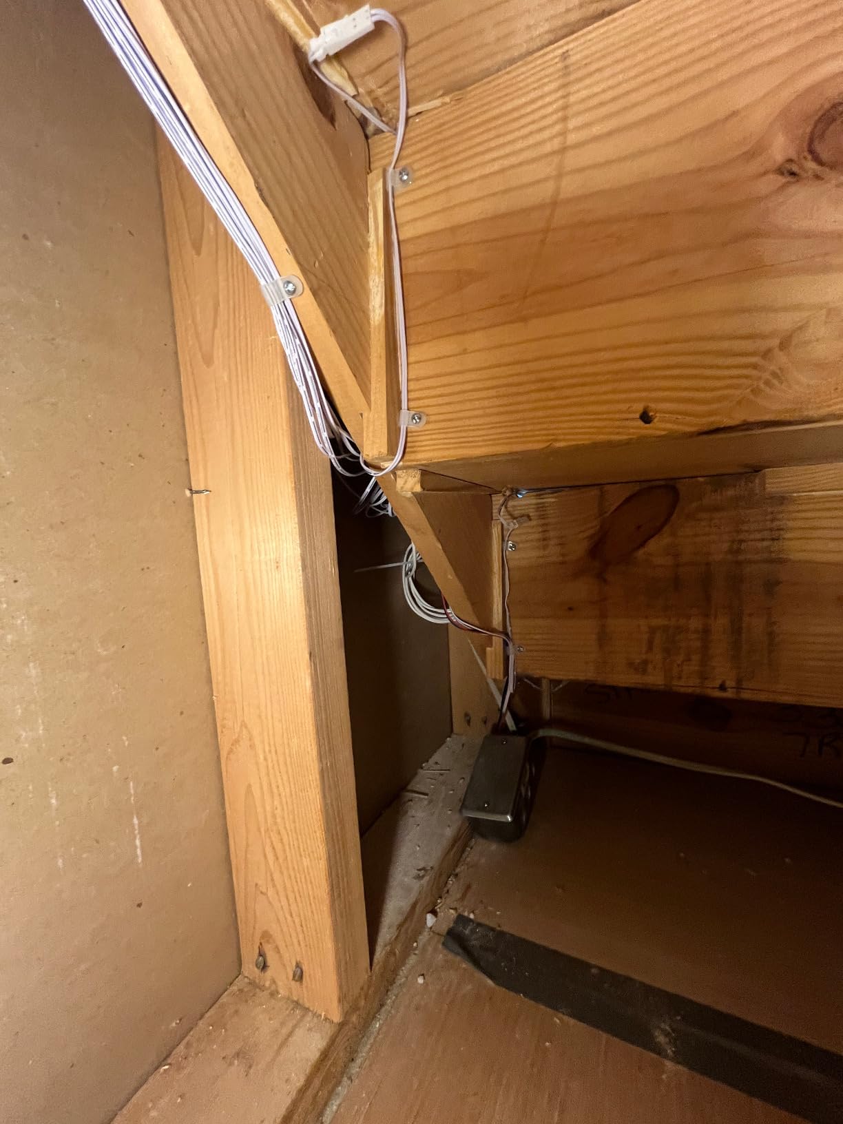 Intelligent Motion Triggered LED Stair Lighting Kit KMG-3233, 40