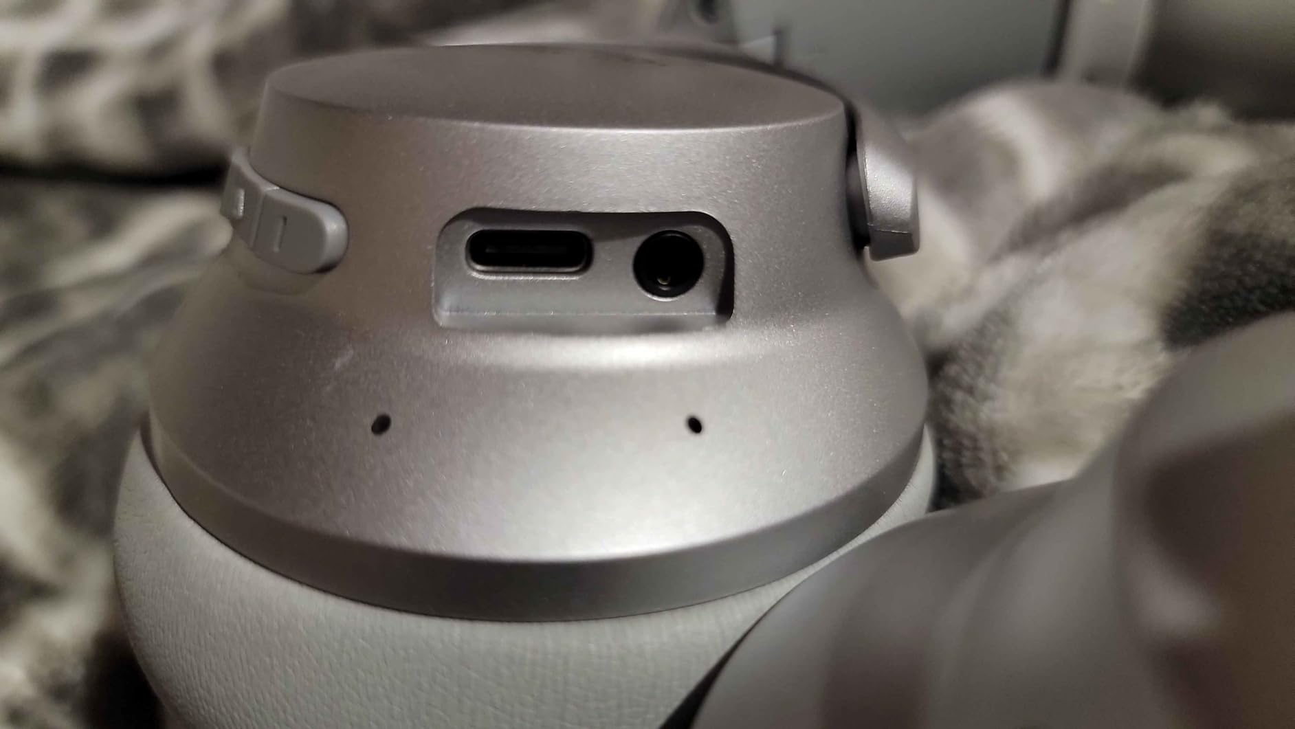 Soundcore Anker Life Q20 Hybrid Active Noise Cancelling Headphones, Wireless Over Ear Bluetooth Headphones, 60H Playtime, Hi-Res Audio, Deep Bass, Foam Ear Cups, Travel, Office, USB-C Charging customer photo 1