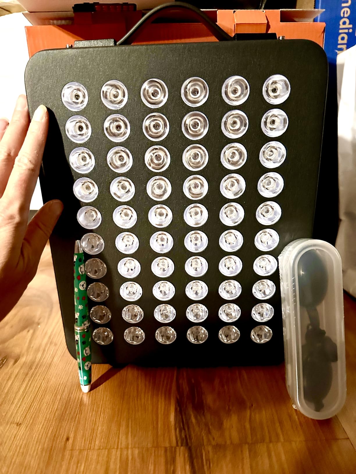 Red Light Therapy for Body, 660nm 850nm Near Infrared Light Therapy Panel, 60 Dual Chip LED Device with 300W of Power, Ideal for Body, Face, Improve Sleep, Skin Health customer photo 1